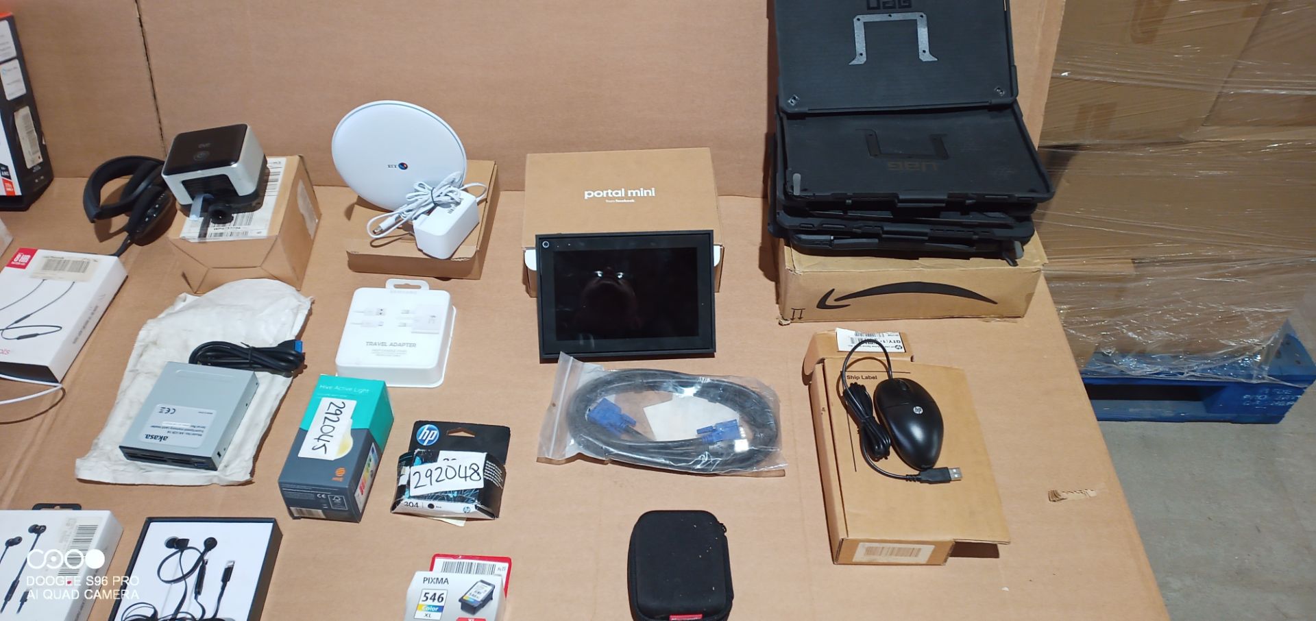 Large assortment of electrical / digital gadgets / items as pictured , all unchecked untested - Image 2 of 3