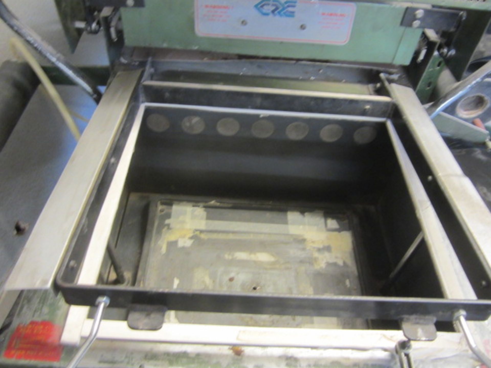 CRC 1820 auto vacuum former, 4 zone, manual platen raise with reel dispenser. Located at Supreme - Image 3 of 7