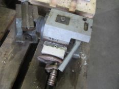 Unbadged dividing head and tailstock. Located at Southern Engineering Equipment, Poole