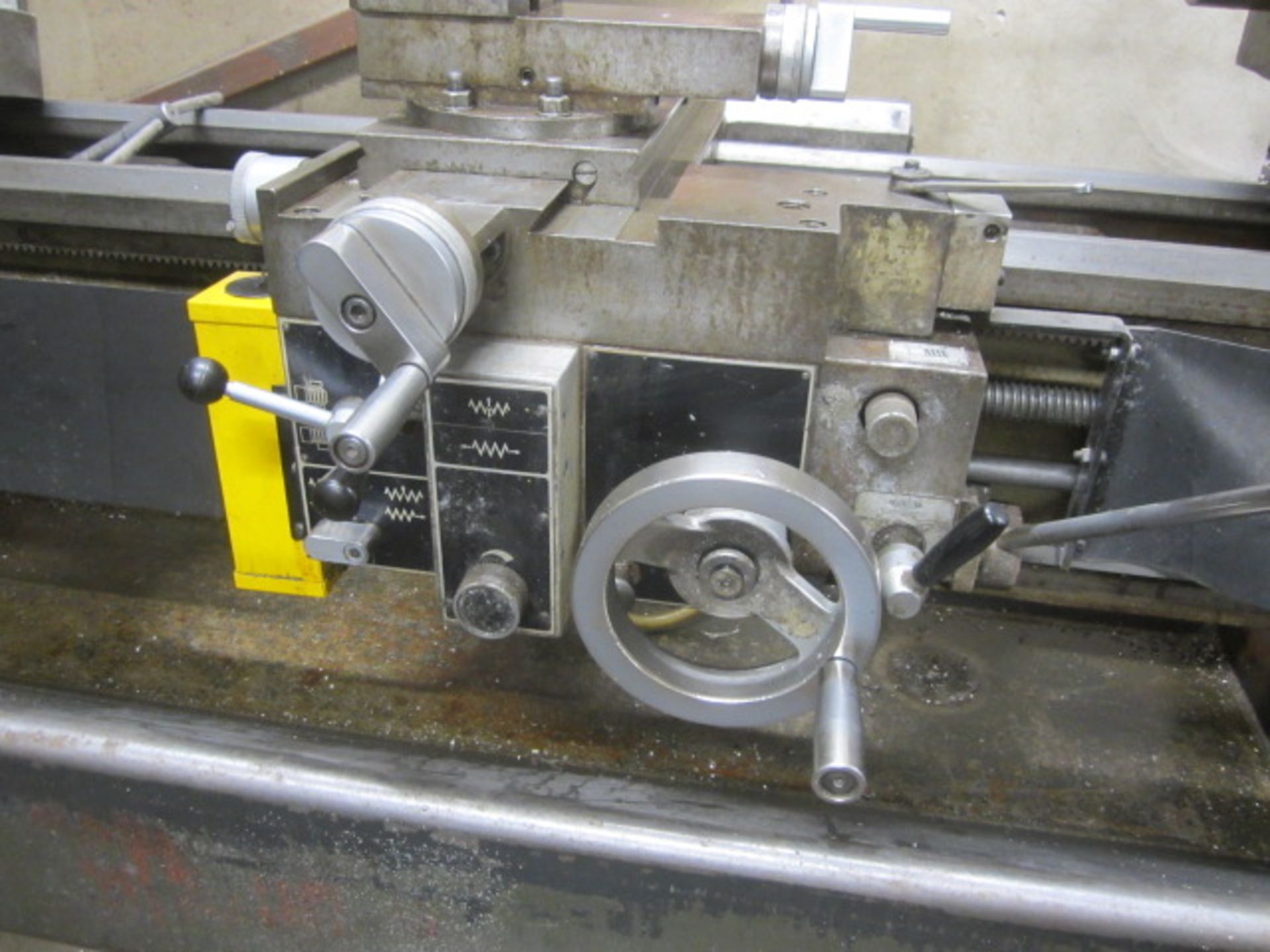 Harrison M400 gap bed SS&SC centre lathe, part serial no. 400097793, 40-2000 rpm spindle speeds, - Image 11 of 13