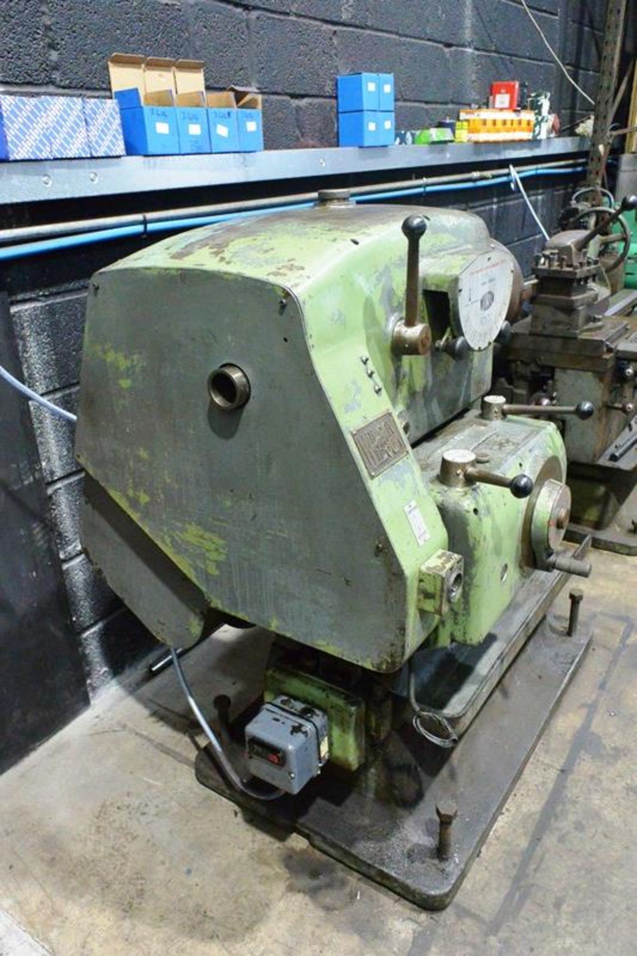 Wilson gap bed SS & SC centre lathe, serial no. 14721, with 3 jaw chuck, swing 14" approx, - Image 3 of 6