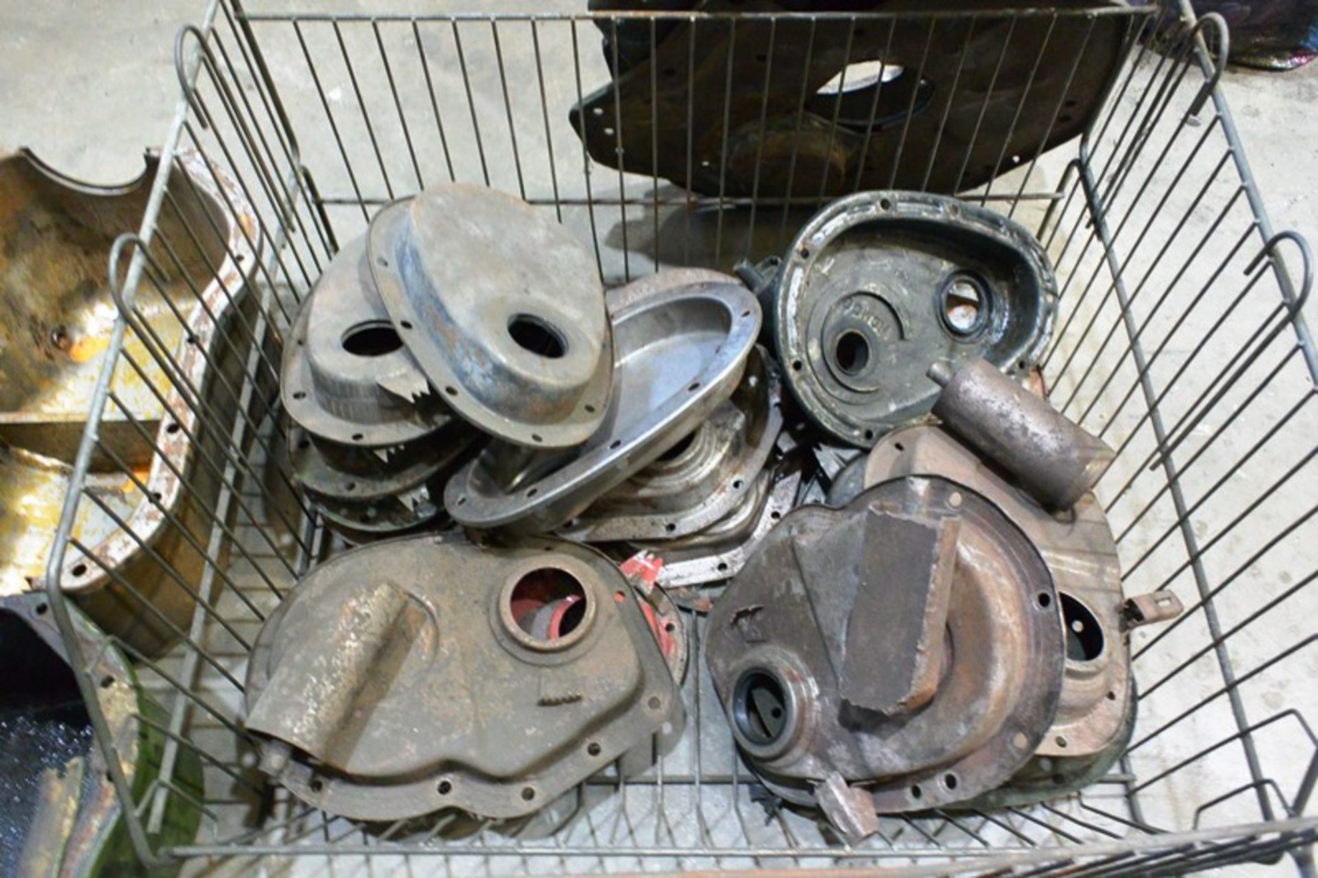 Quantity of Morris A Series engine parts, incl. sumps, front plates, front covers, fly wheels, - Image 3 of 4