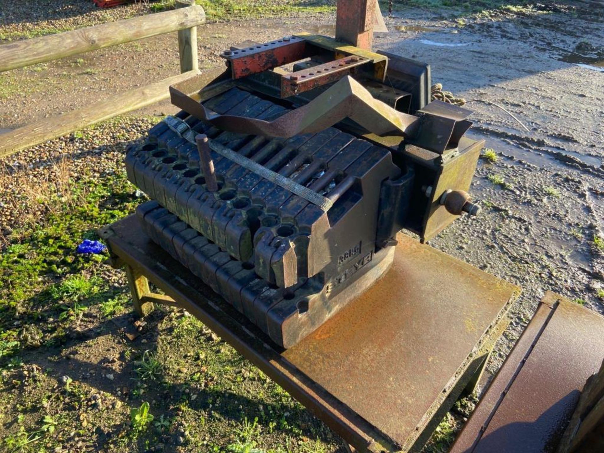 13 x 38 kg steyr tractor weights, on three point linkeage frame - Image 3 of 3