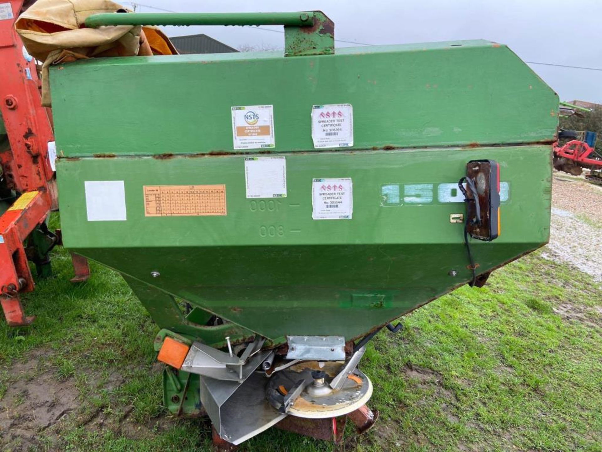 Amazone ZA-M 1500 twin disc tractor mounted fertiliser spreader - Image 6 of 7