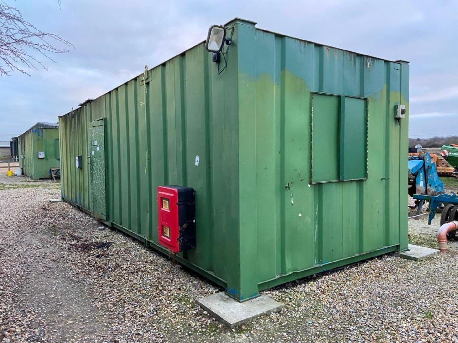 30ft portable welfare unit comprising canteen and kitchen - Image 2 of 5