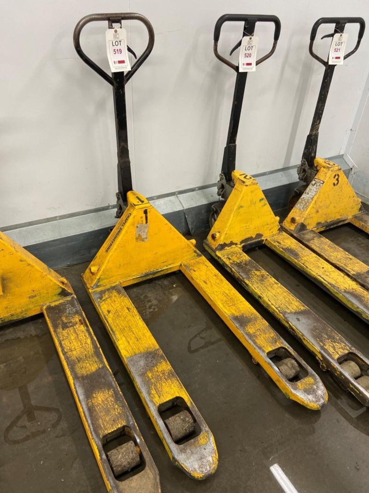 Pallet truck