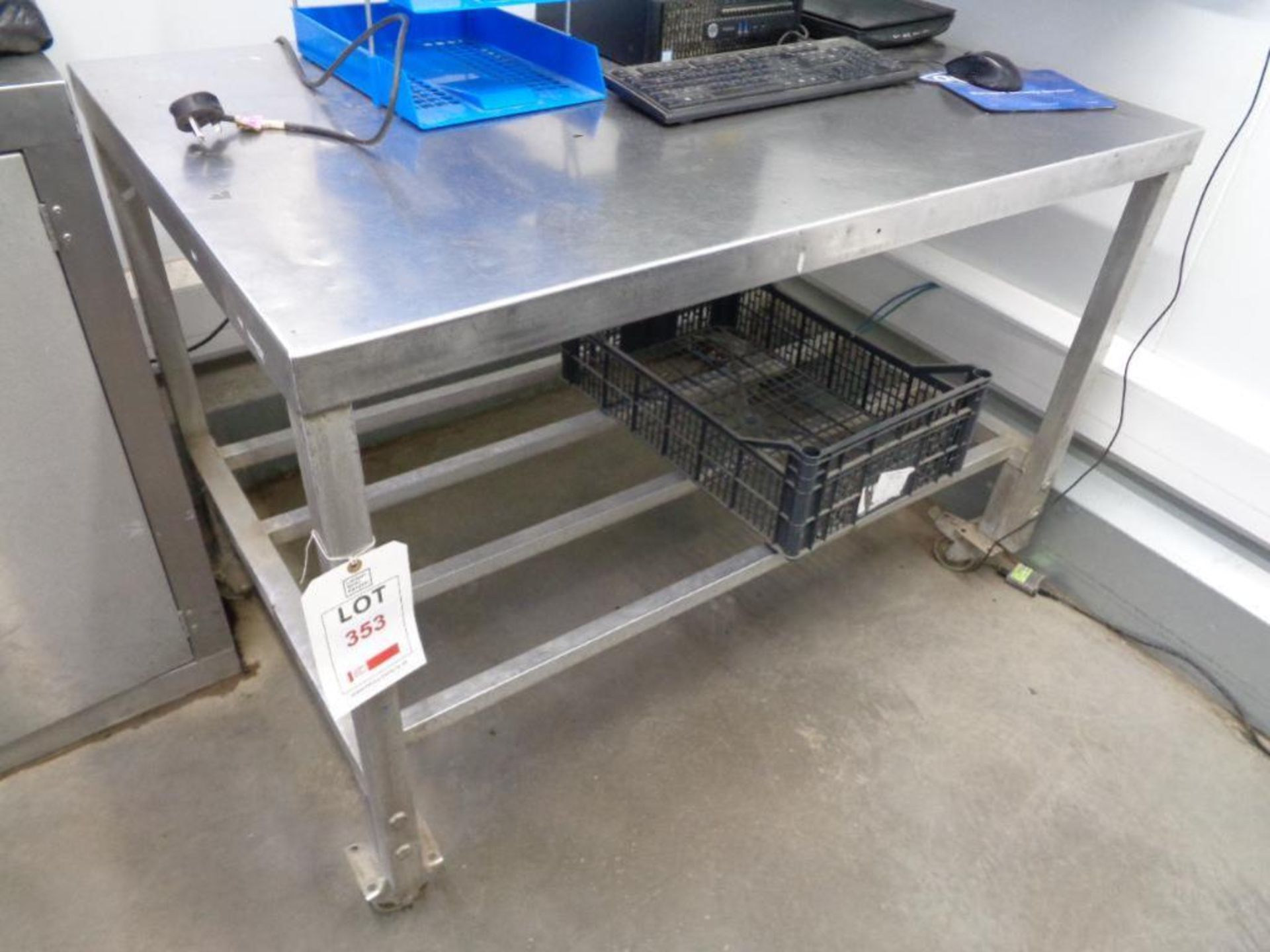 Stainless steel mobile food preparation work surface