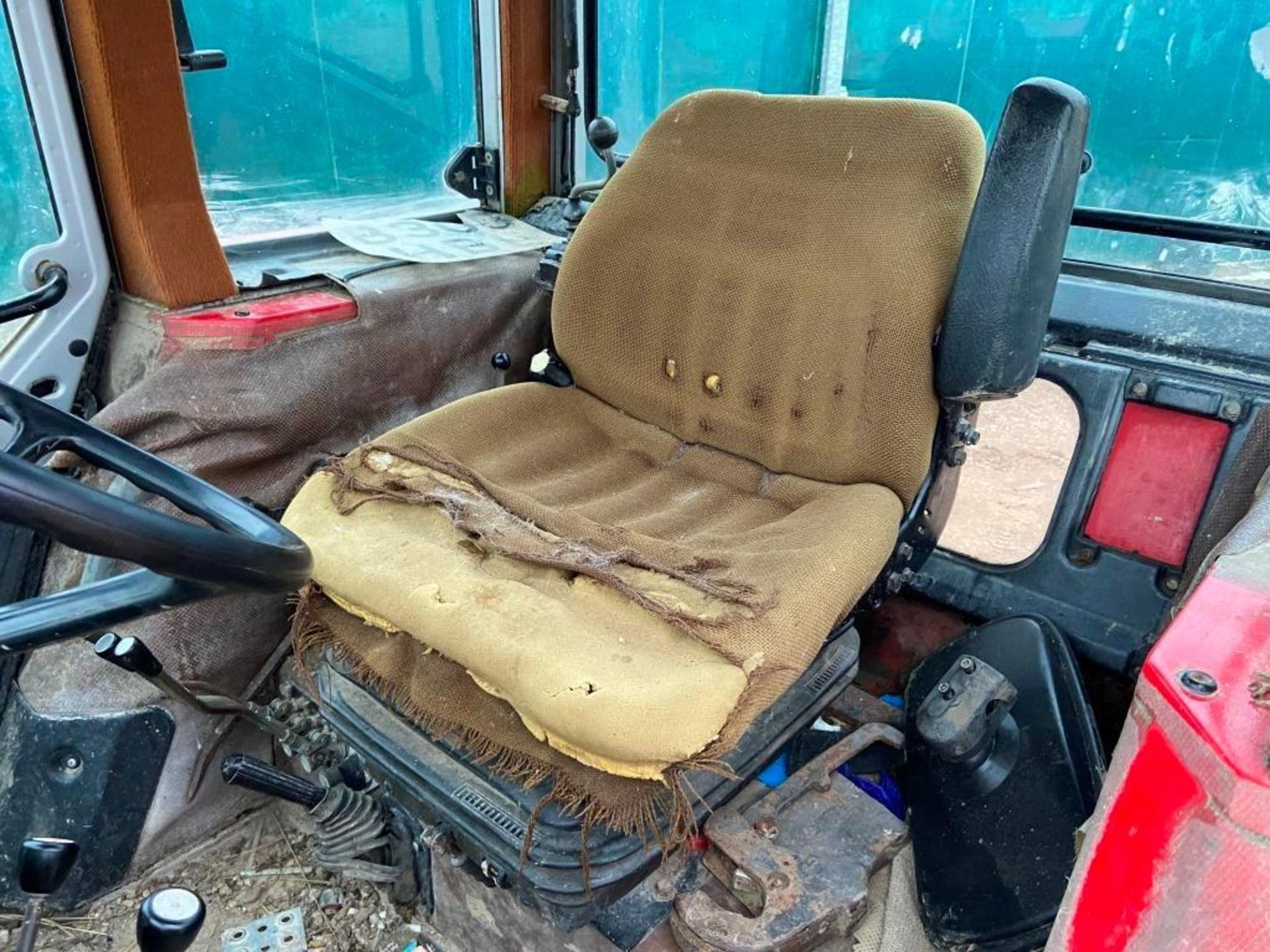 Massey Ferguson 690 tractor with front loader - Bild 13 aus 21