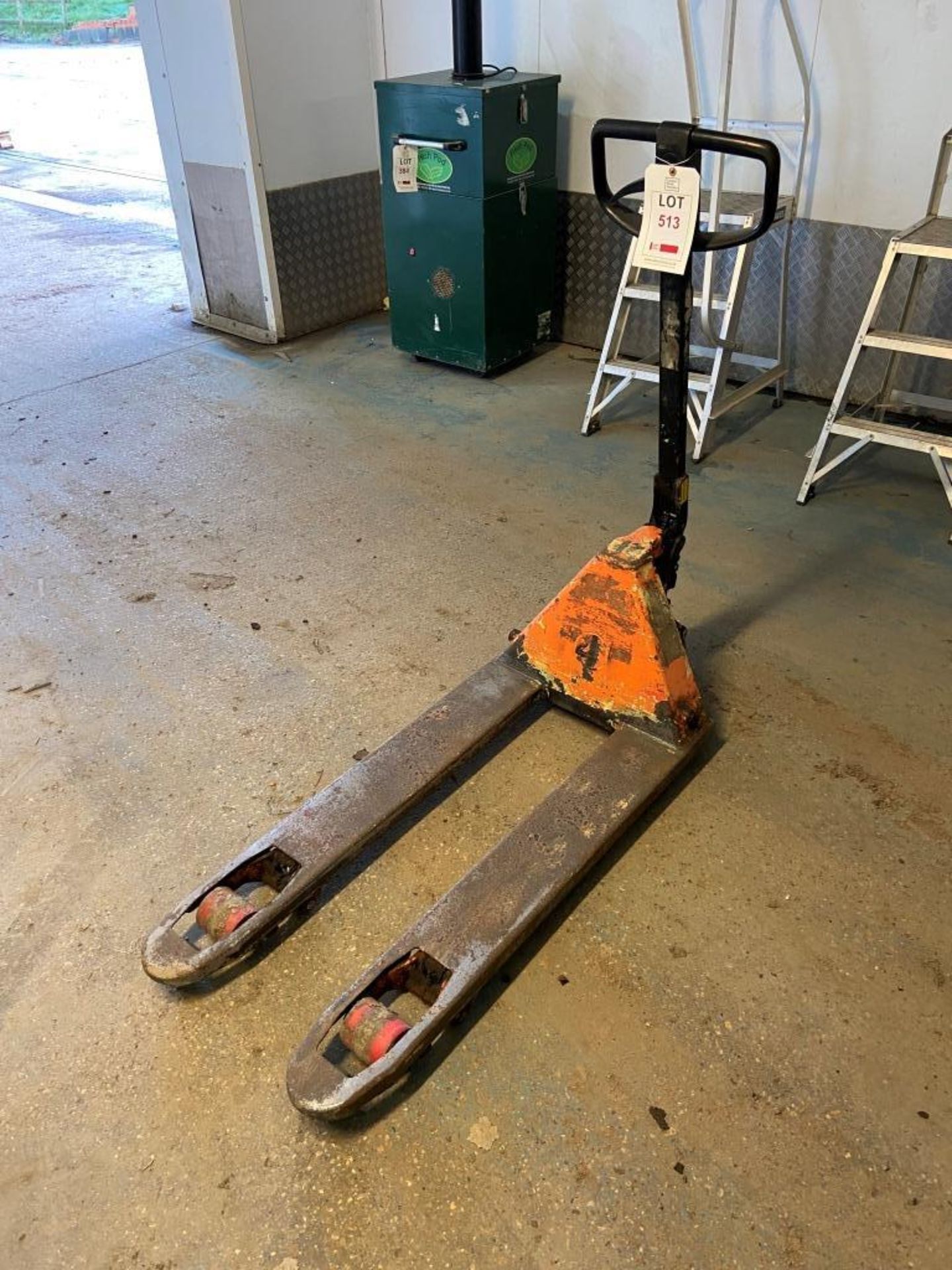 Pallet truck