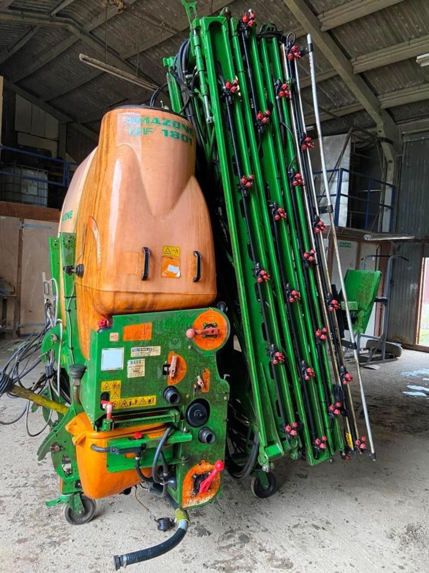 Amazone 24m tractor mounted sprayer - Image 6 of 10
