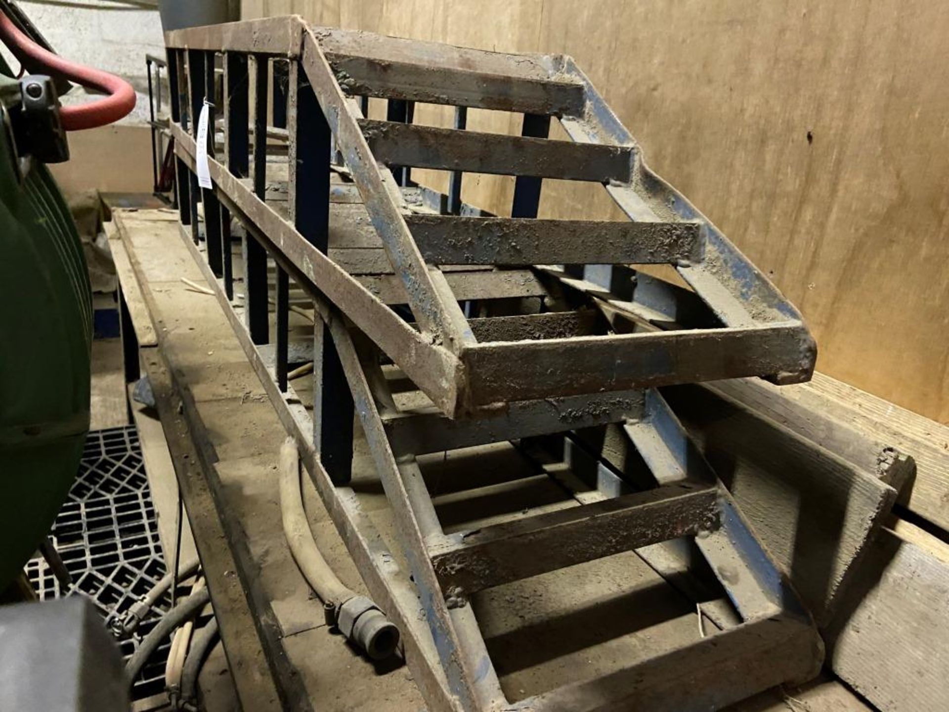 One pair of steel ramps