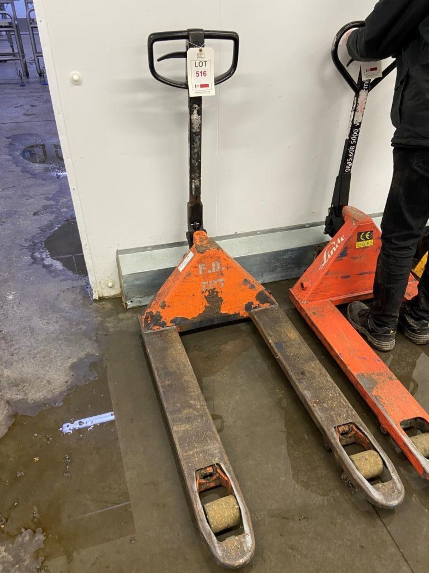 Pallet truck