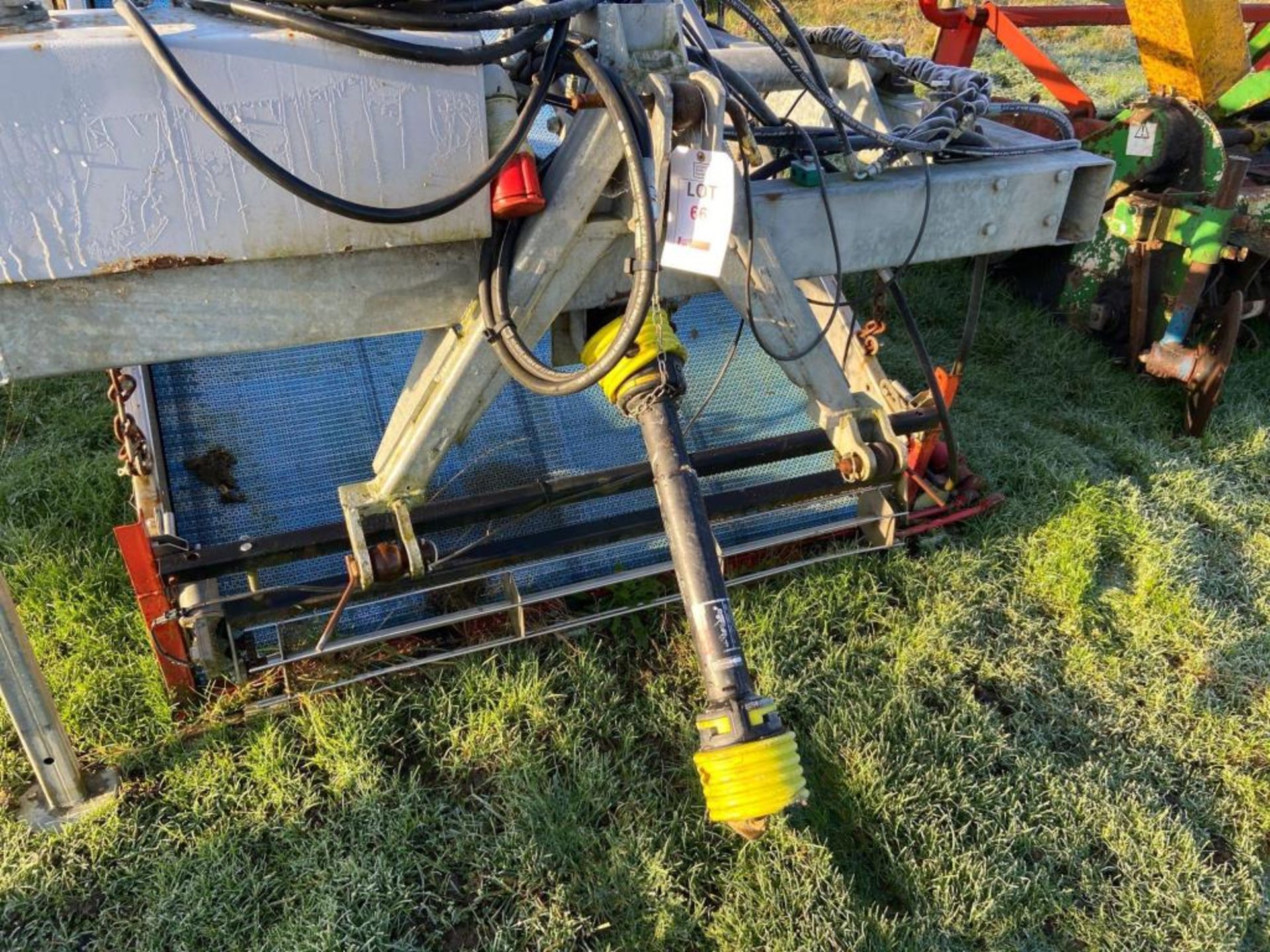 Tractor mounted 1.5m herb harvester with conveyor bed to side delivery (damaged) - Image 6 of 6