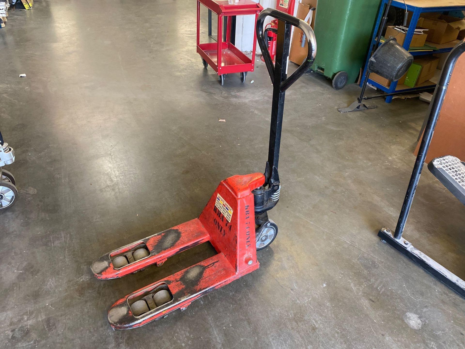 Lift mate type LTT 23 short fork pallet truck Lift capacity 2300 kg DOM 2001