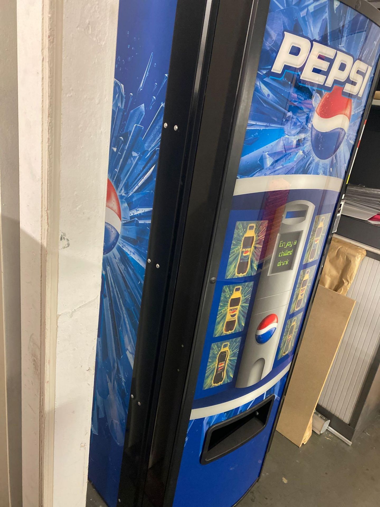 Pepsi bottle vending machine (no key) - Image 3 of 3