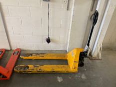Manual pallet truck type DF 25 Lift capacity 2500 kg DOM 2015