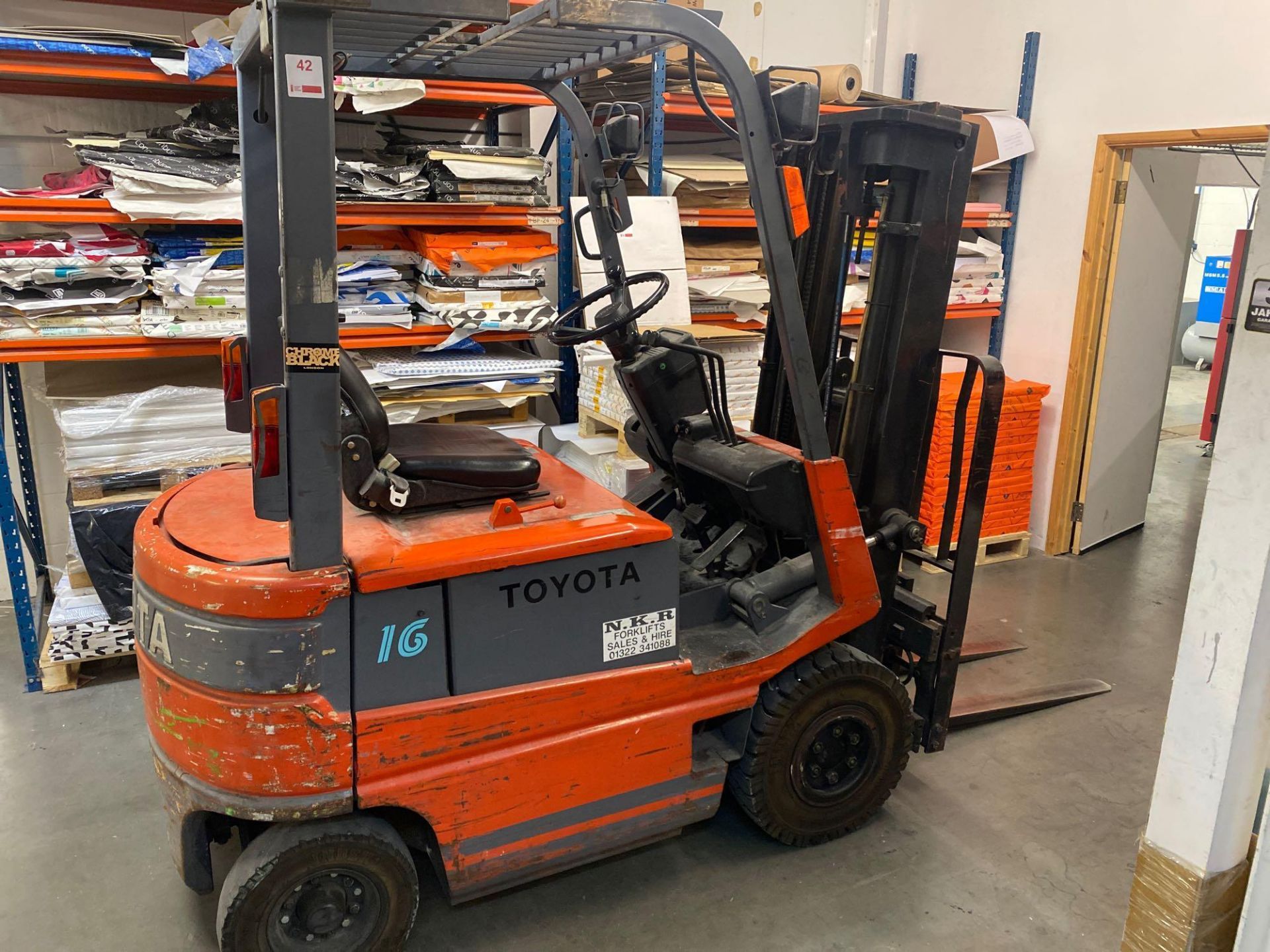 Toyota FBM 16 electric side shift forklift truck Lift capacity 1469 kg Lift height 3000 mm frame