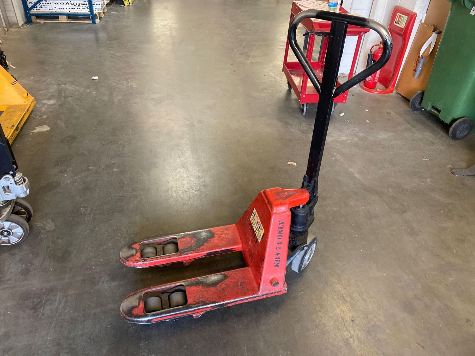 Lift mate type LTT 23 short Fork pallet truck Lift capacity 2300 kg DOM 2001