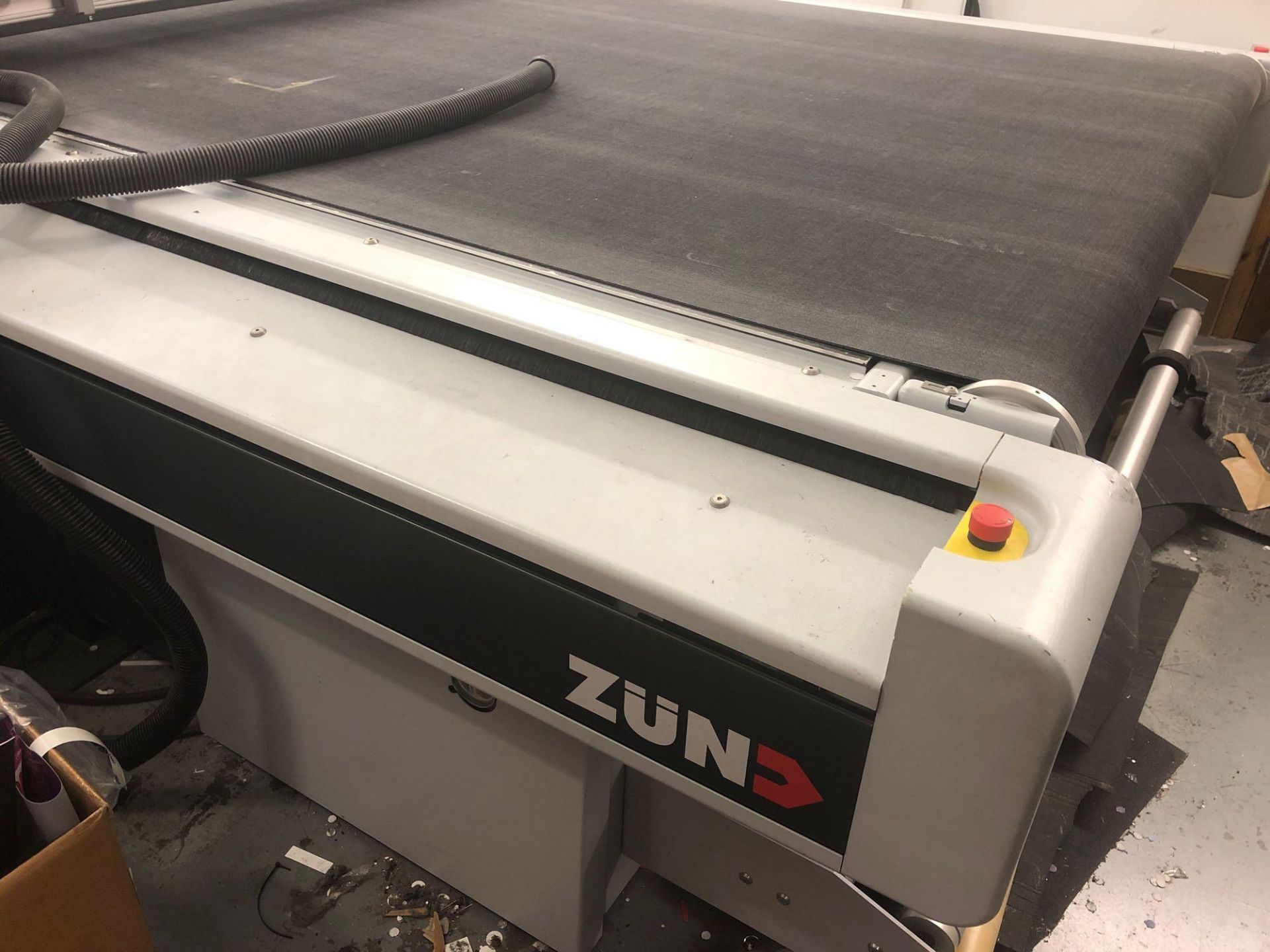 Zund high performance cutting table model GL3 - Image 5 of 12