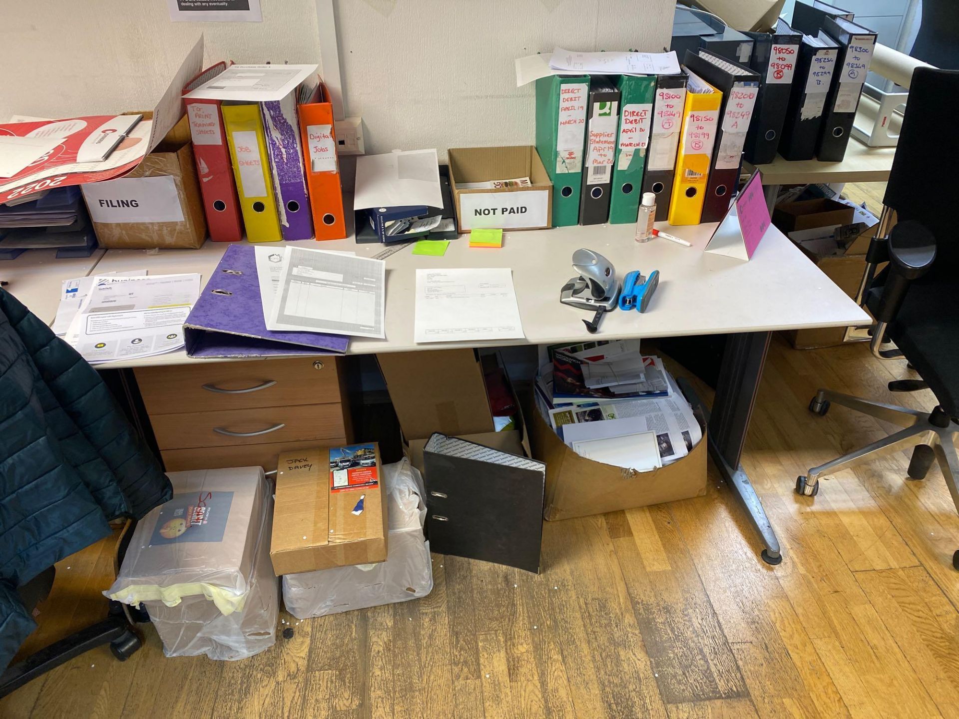 Three L-shaped grey desks complete with 3 grey straight desks - Image 4 of 6