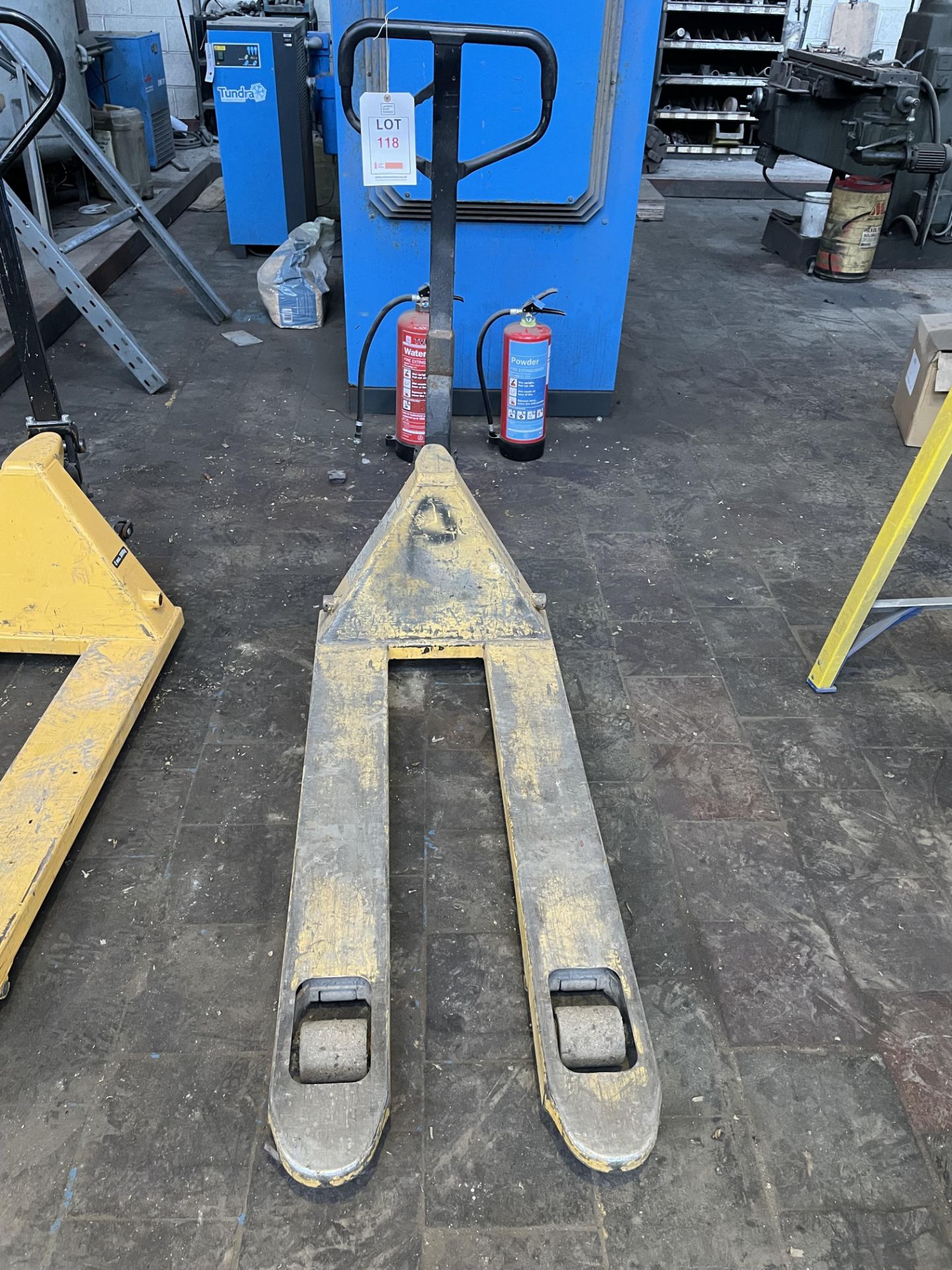 Pallet truck