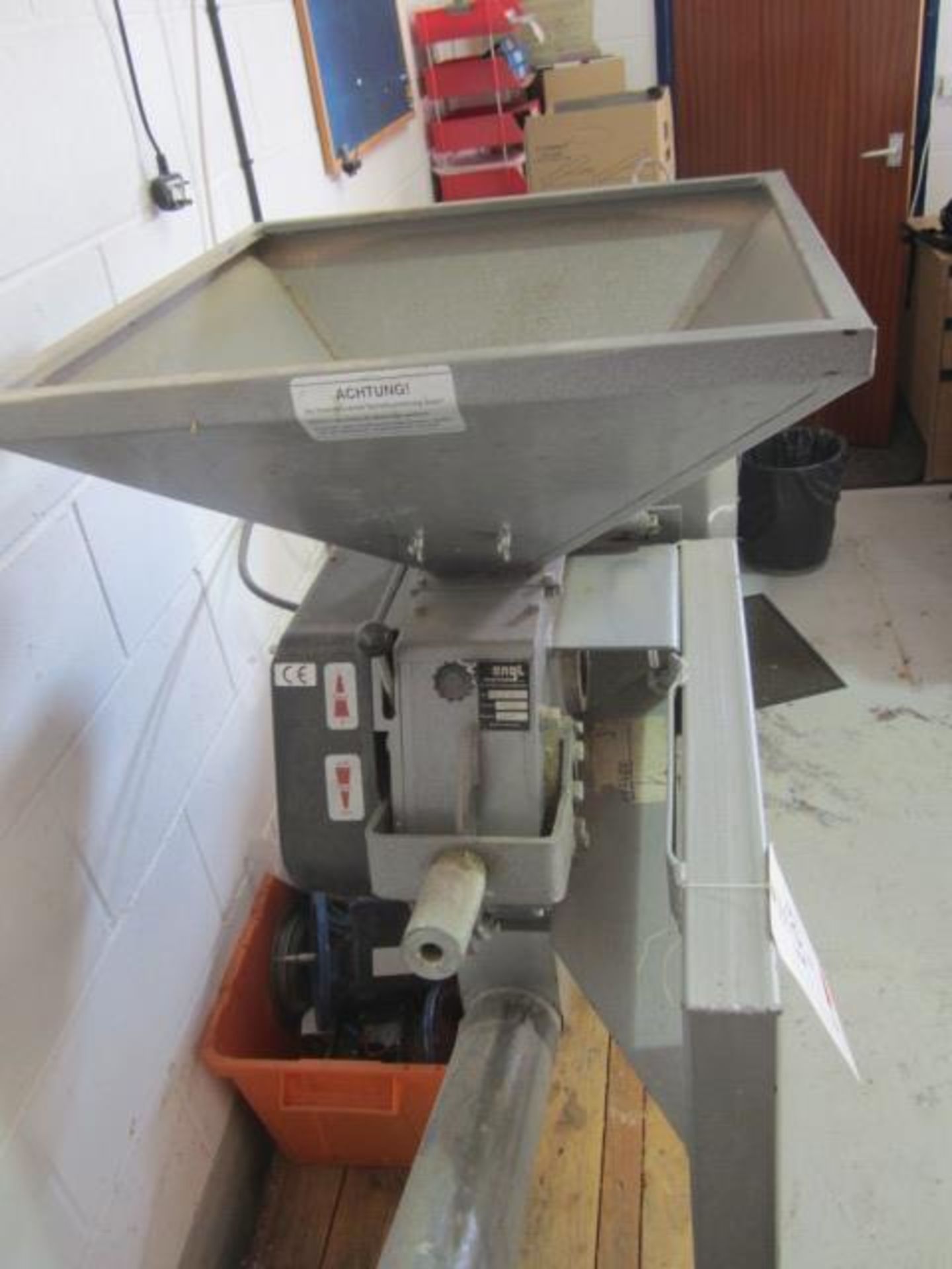 Engl Maschinen Polo 22-18-950 malt mill, hopper dimensions 600 x 600mm, serial no. 34266 (2006), - Image 4 of 9