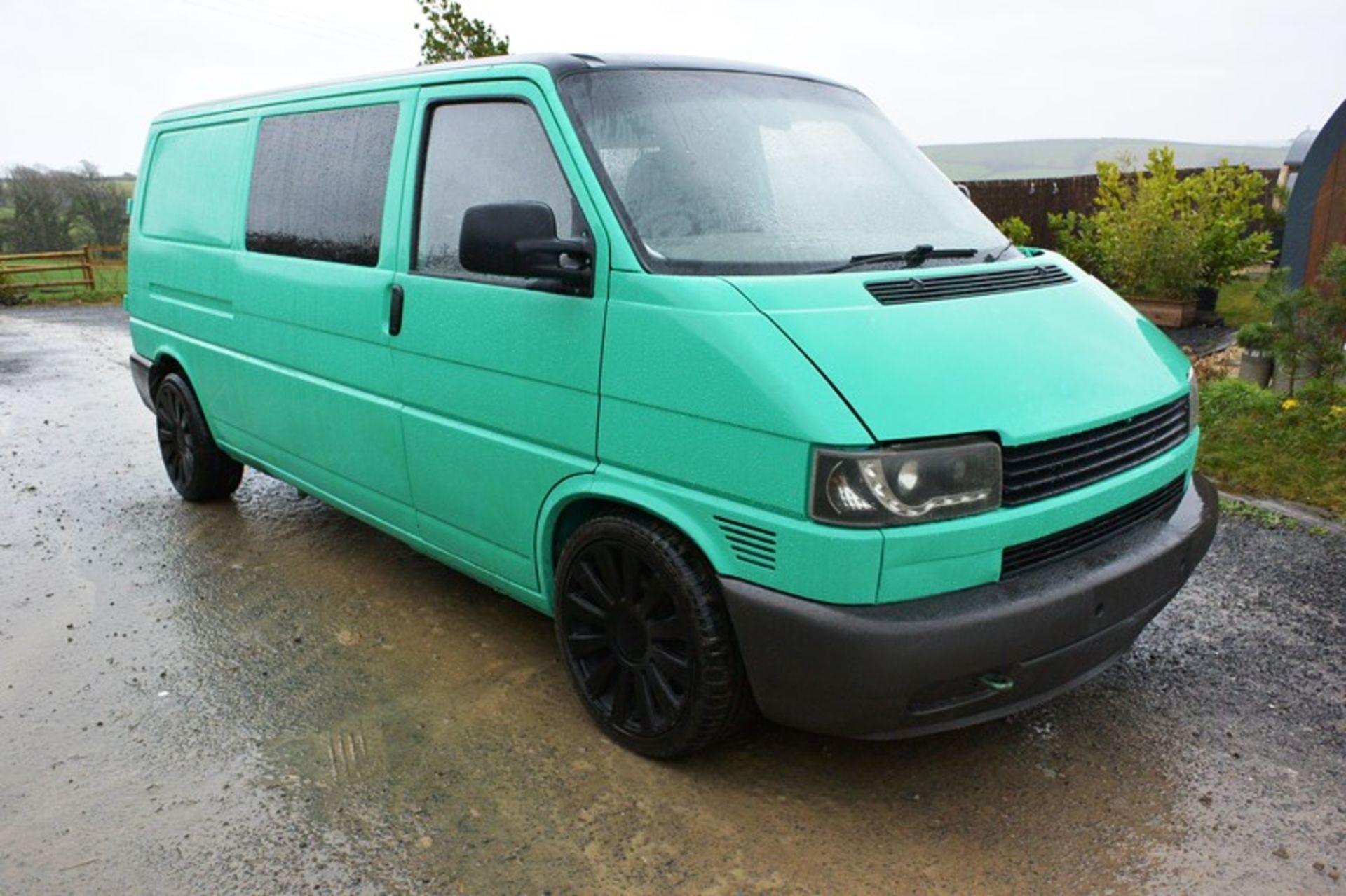 Volkswagen Transporter TDi LWB (2002)