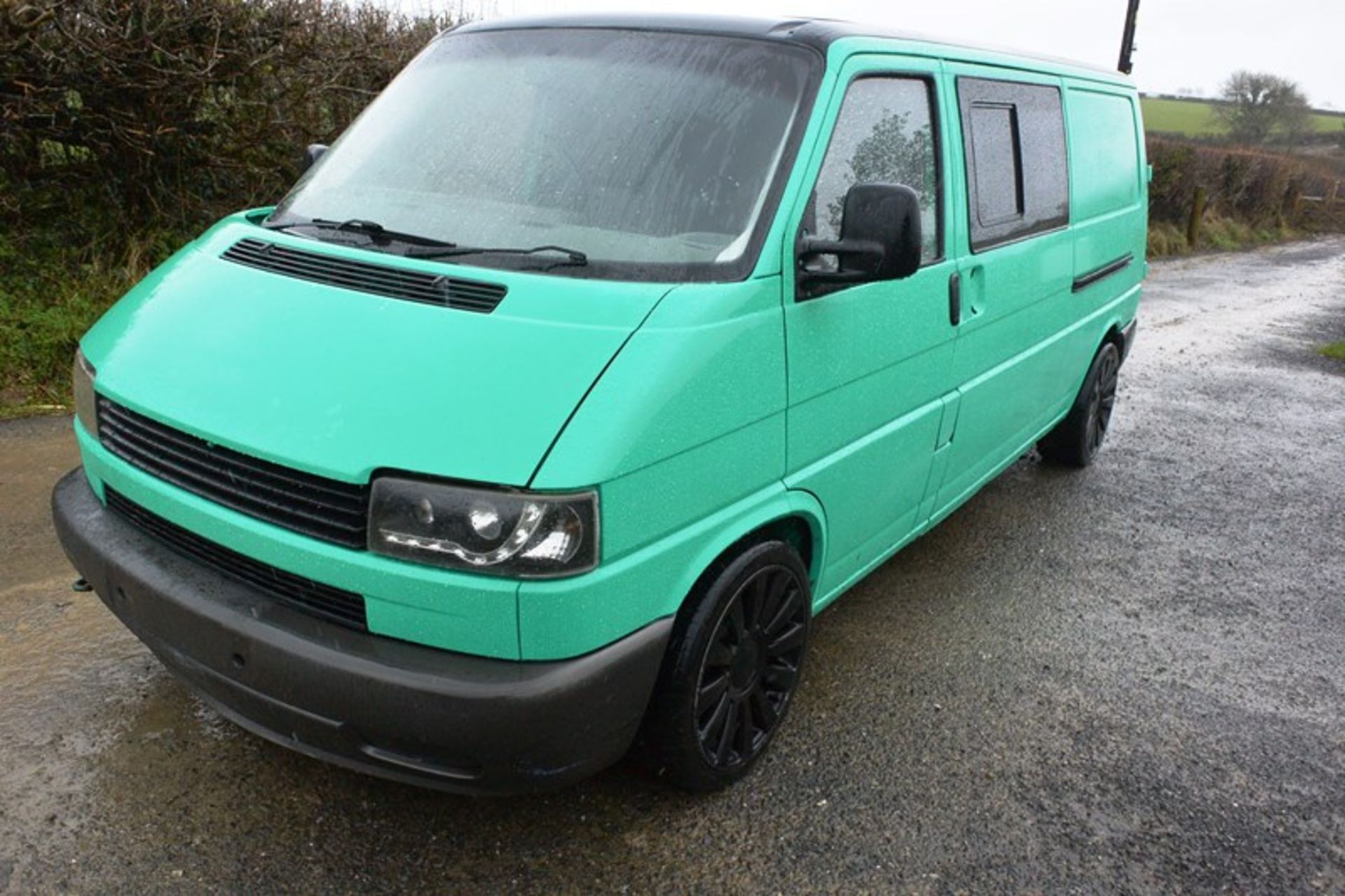 Volkswagen Transporter TDi LWB (2002) - Image 6 of 48