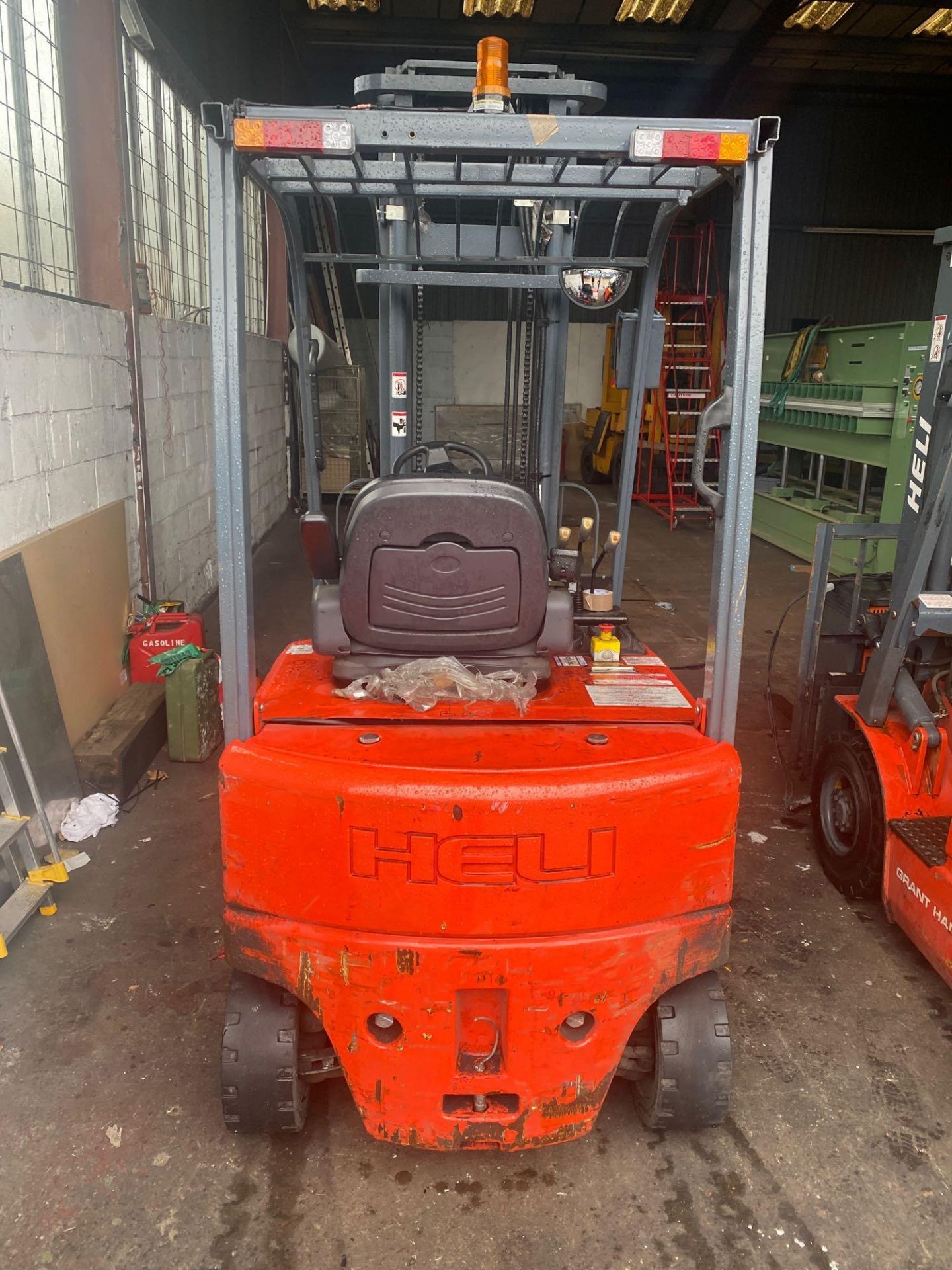 Grant Handling Heli AC FP150 FR15G 1500kg electric forklift truck and charger, Serial No. DB1109, - Image 4 of 8