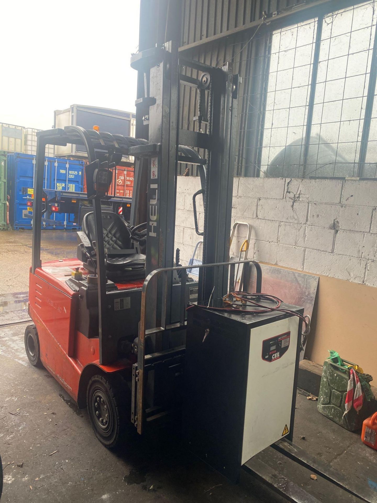 Grant Handling Heli AC FP150 FR15G 1500kg electric forklift truck and charger, Serial No. DB1109, - Image 2 of 8