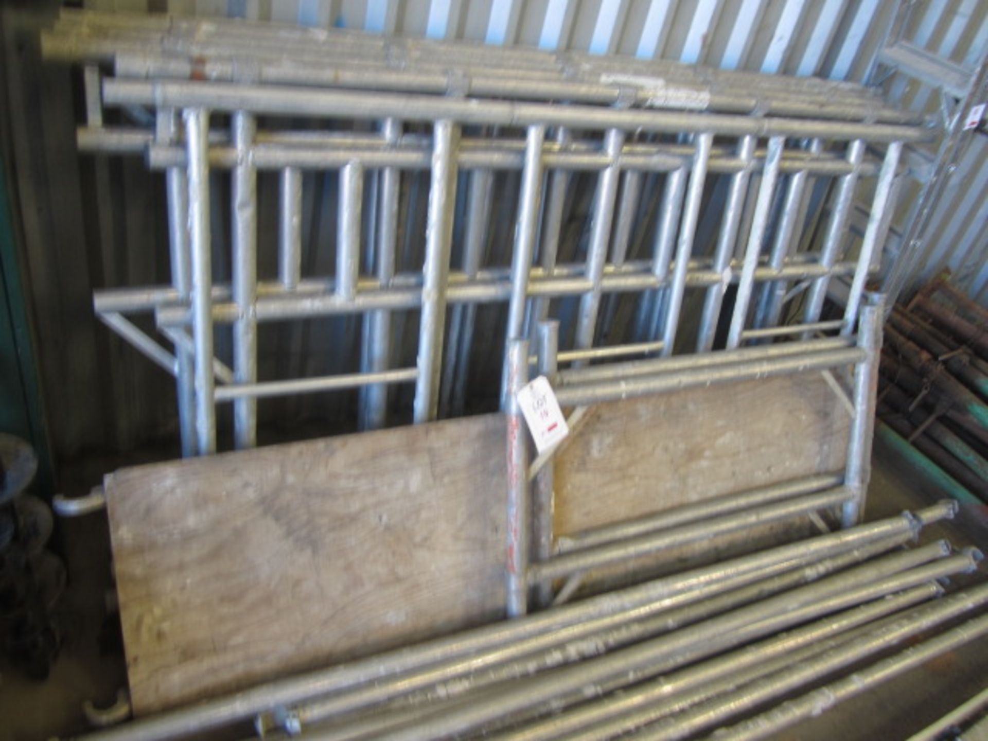 Aluminium tower scaffolding comprising of sides, board, cross beams - Image 6 of 6