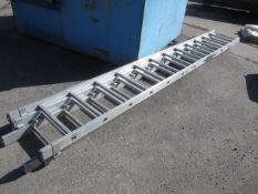 Aluminium triple extension ladder