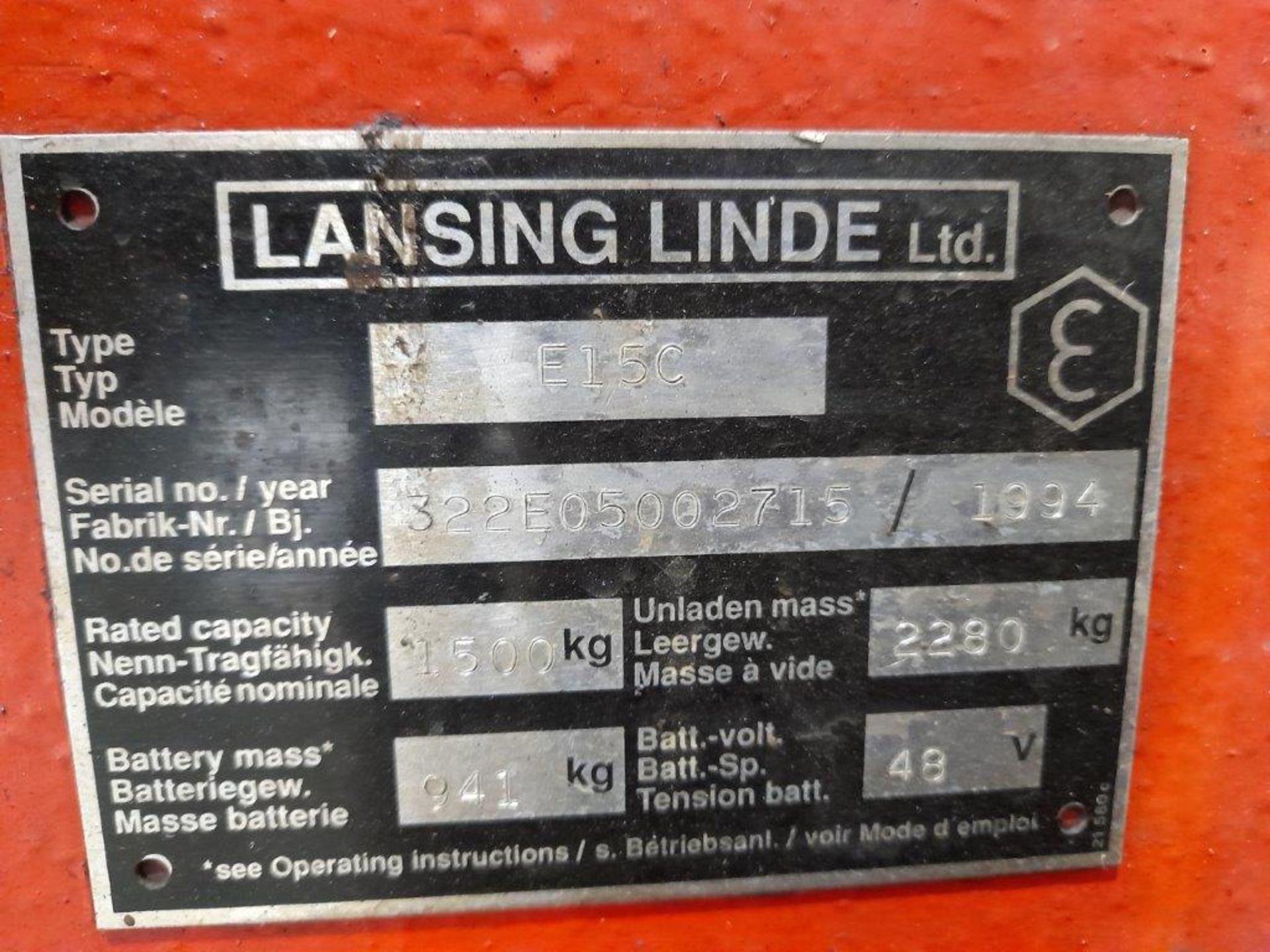 Lansing Linde electric powered forklift truck, serial no. 322E 05002715 (1994), rated capacity 1, - Image 6 of 8