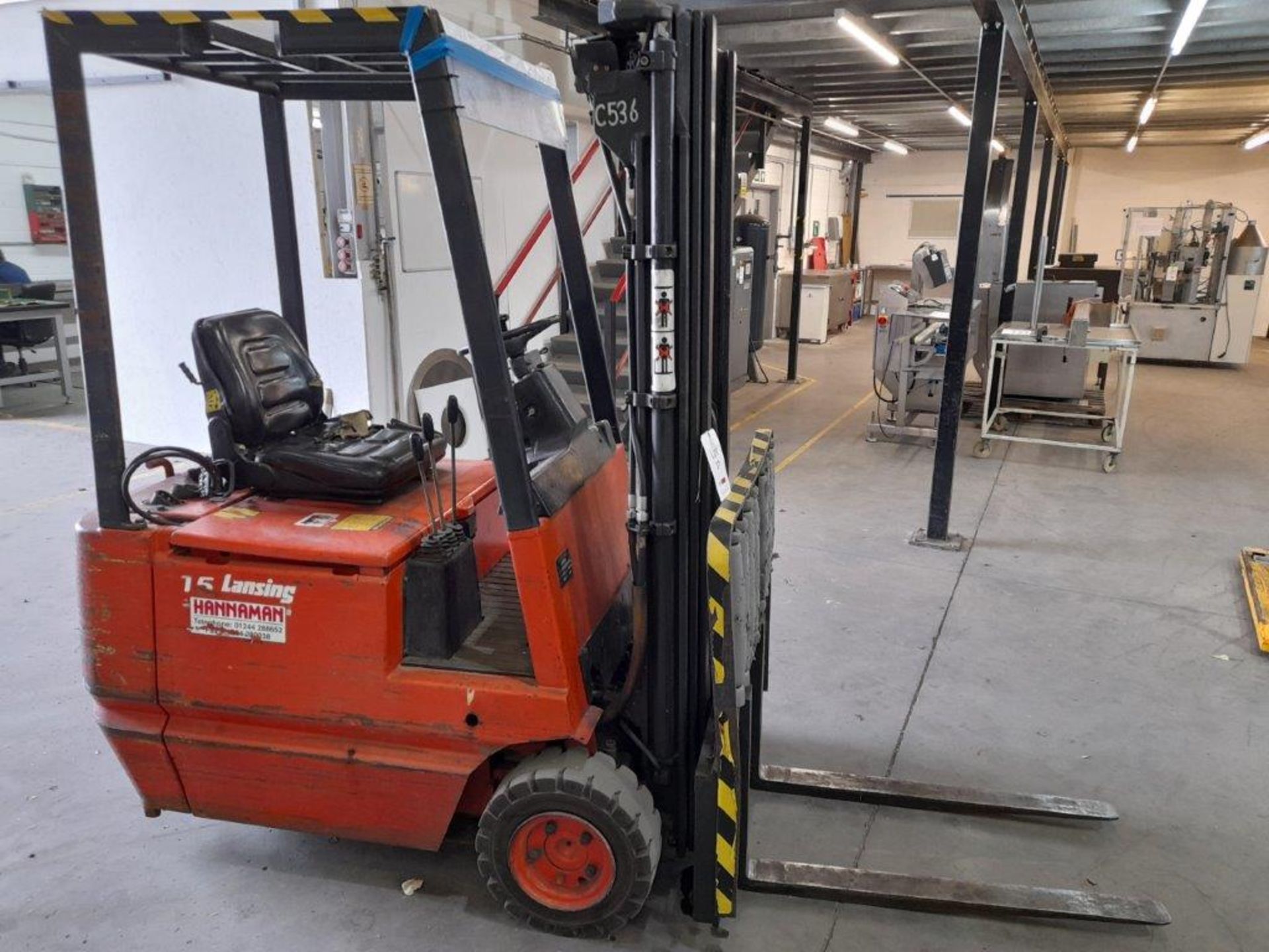 Lansing Linde electric powered forklift truck, serial no. 322E 05002715 (1994), rated capacity 1,