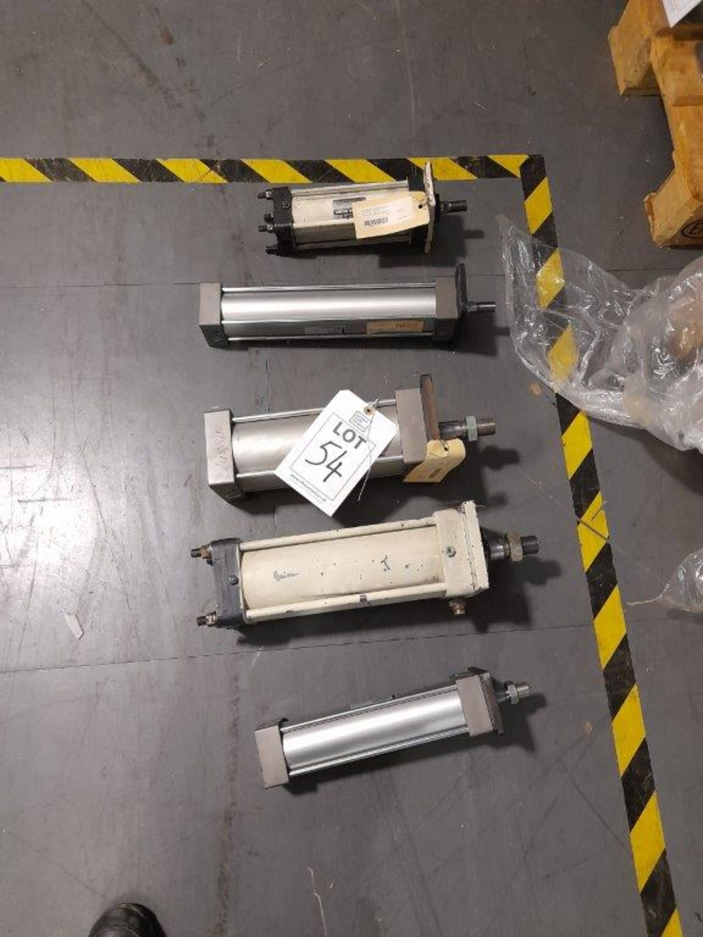 Large quantity of assorted spares on 8 pallets including hydraulic rams, guards, tooling etc - Image 7 of 8