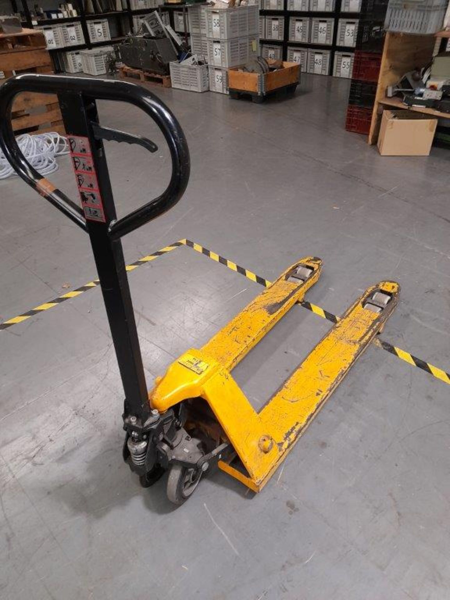 Hydraulic pallet truck (2006), rated capacity 2,000kg - Image 2 of 3