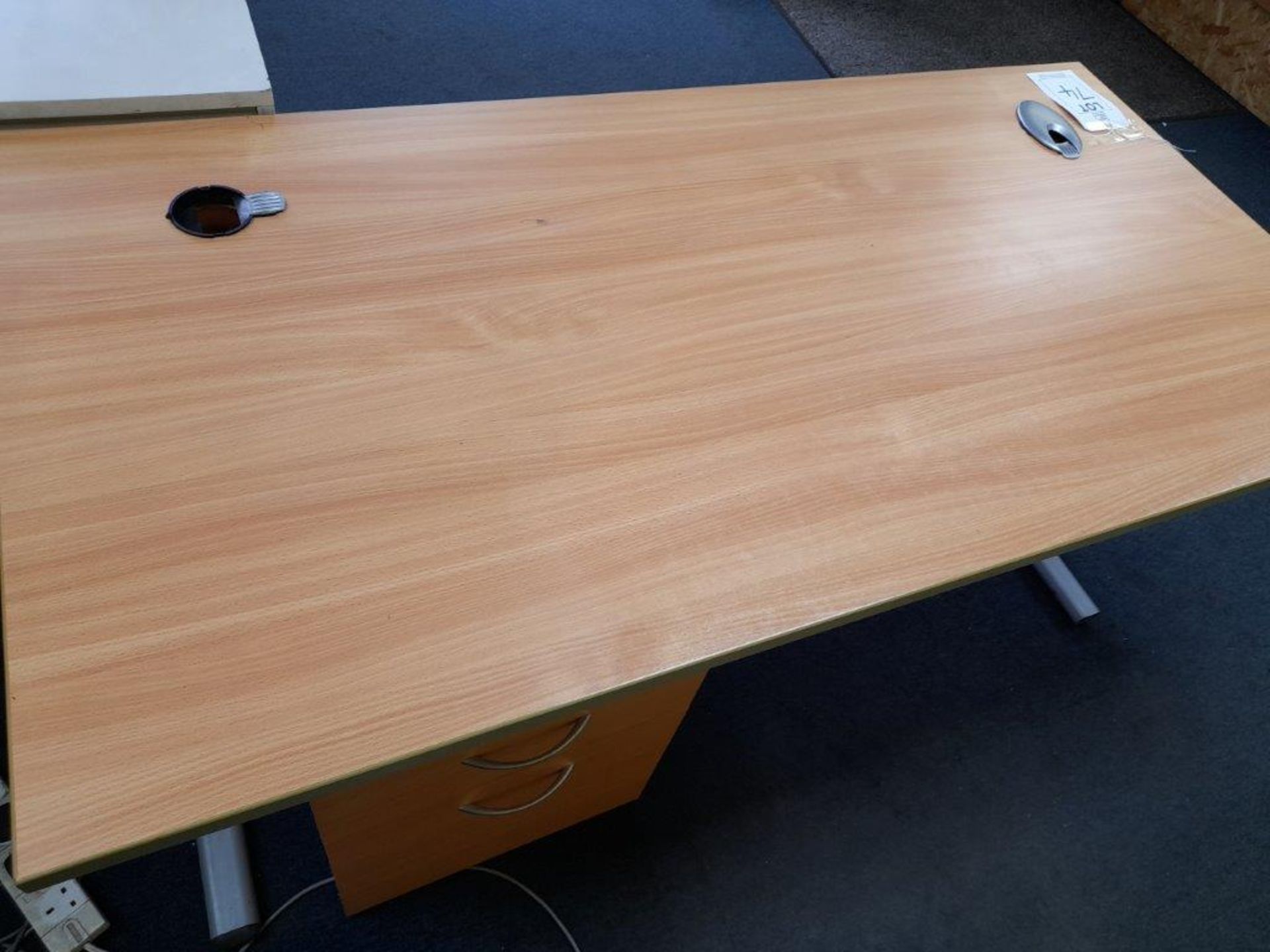 2 x light oak veneered desks each with pedestal unit, single divider screen and 2 x assorted - Image 2 of 2