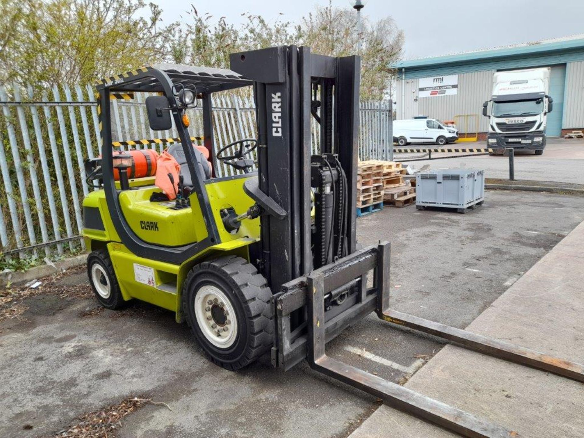 Clark CMP50SL LPG powered forklift truck, serial no. CMP 450L-0646-9585KF (2008), basic capacity - Image 2 of 9