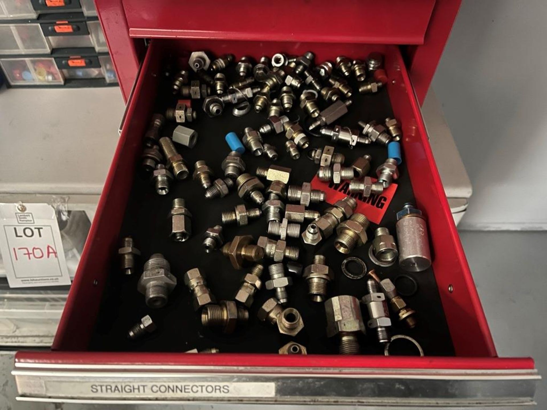 Cabinet and contents of hydraulic parts - Image 8 of 13