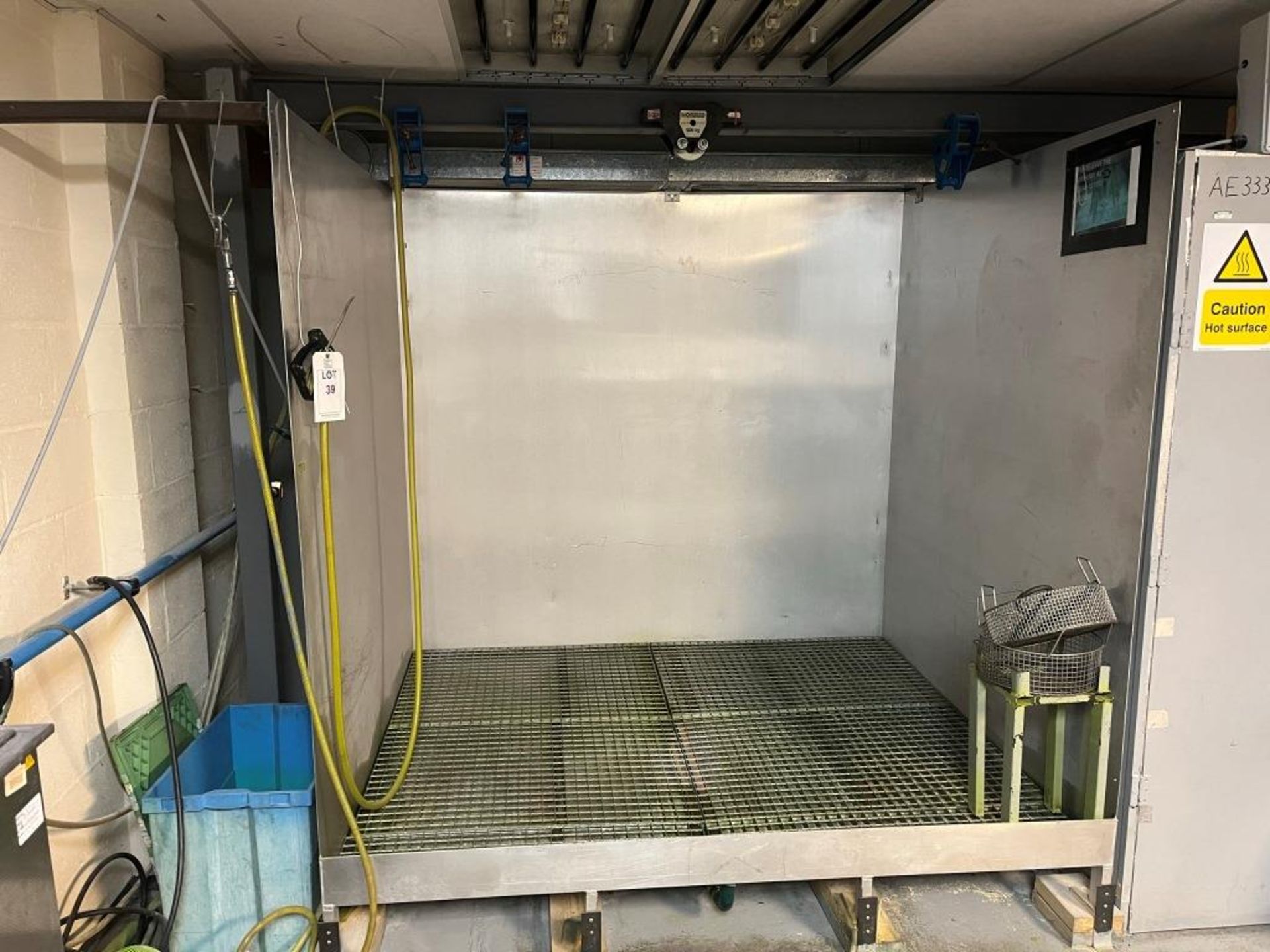 Company made spray booth with pump and gun, Please note: A work Method Statement and Risk Assessment