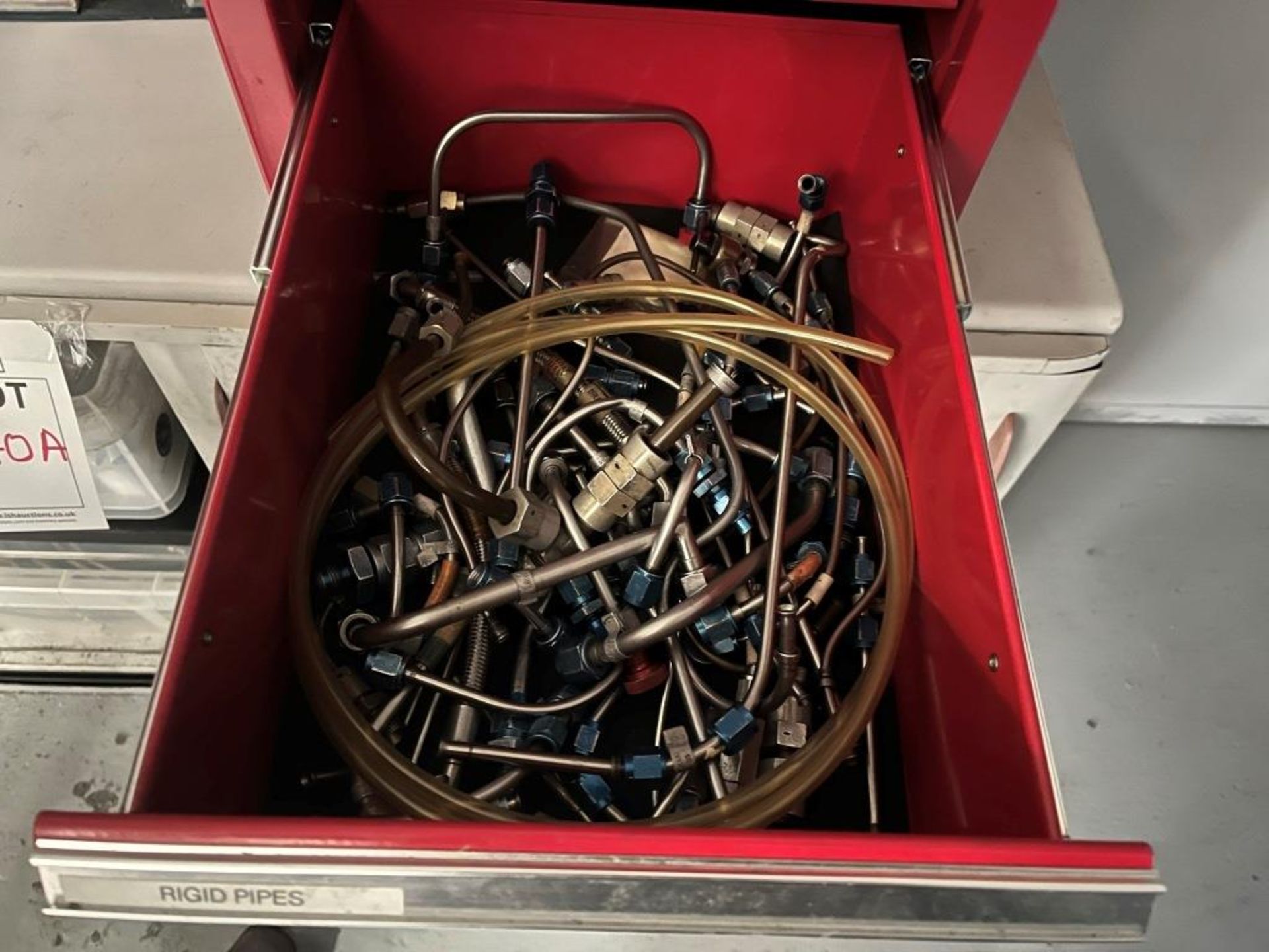 Cabinet and contents of hydraulic parts - Image 9 of 13