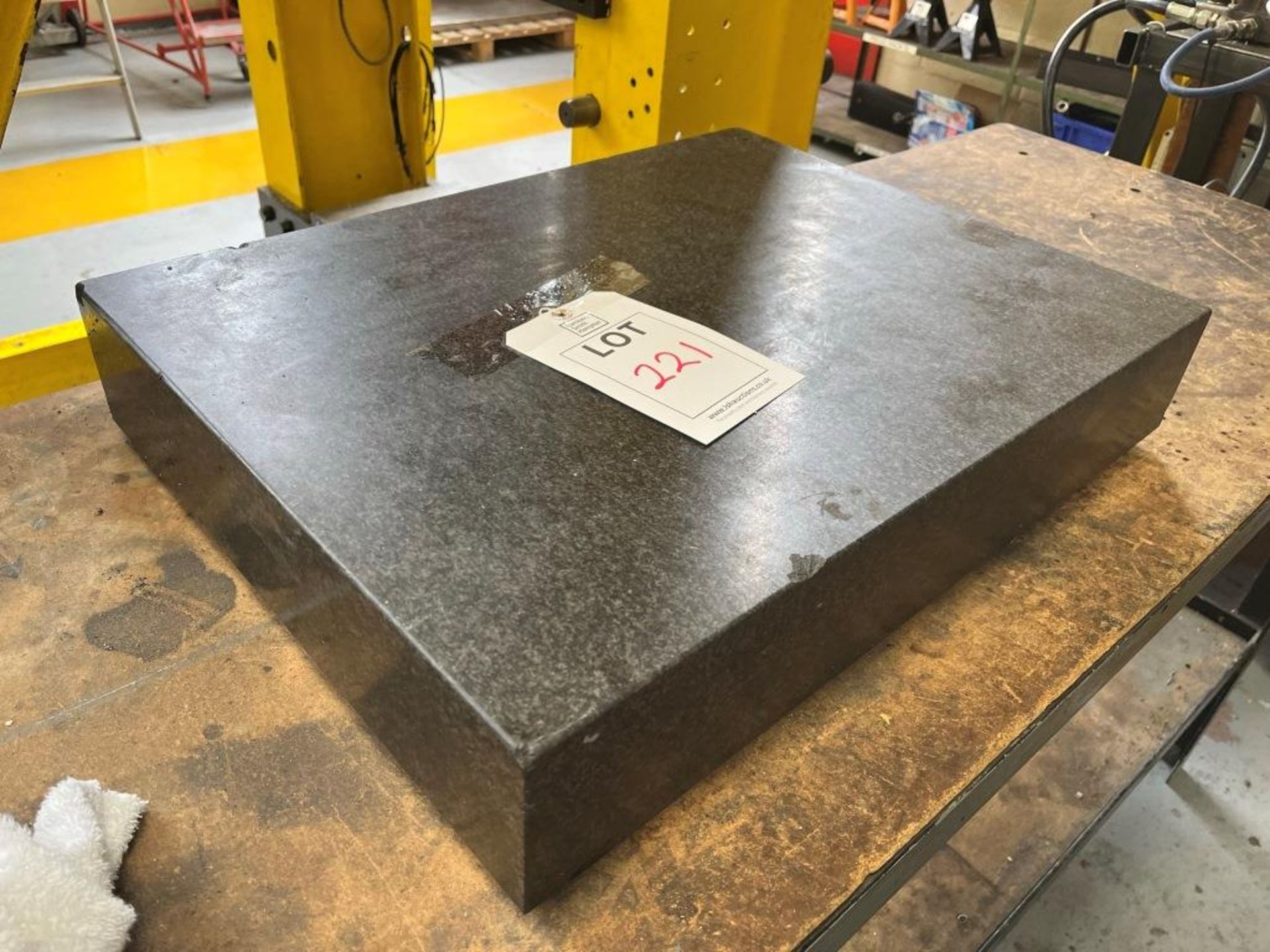 Crown 18" x 24" inspection surface plate - Image 2 of 3