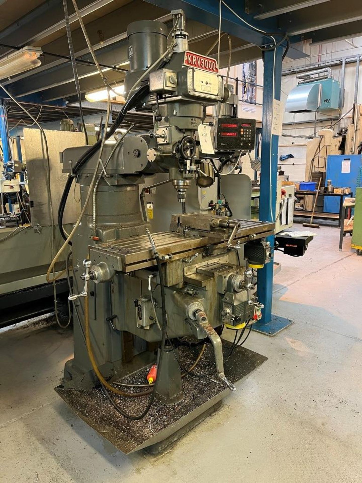 Rich KRV3000 milling machine, Serial no not readable, with a quantity of tooling on mobile tool - Bild 2 aus 6