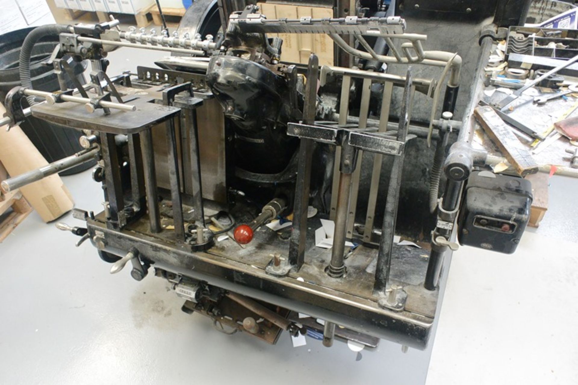 Original Heidelberg platen type cutting and creasing press, serial no. 138280E, 34 x 26cm platen - Image 2 of 5