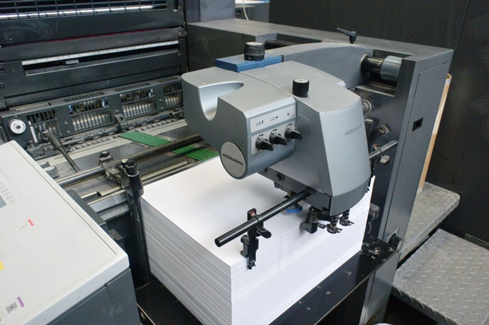 Heidelberg Speedmaster five colour lithographic offset printing press, model SM-52-5, serial no. - Image 9 of 15