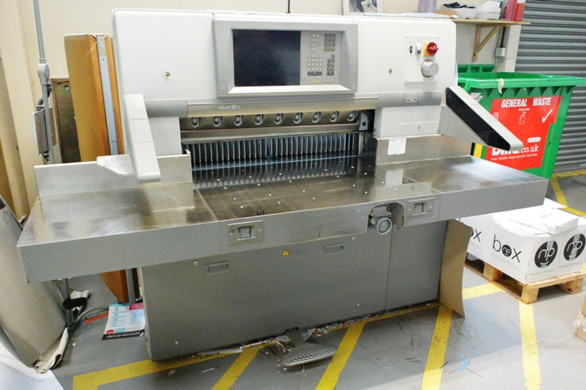 Polar 92X paper power guillotine, serial no. 7511312 (2005), 920mm width capacity, computer control,