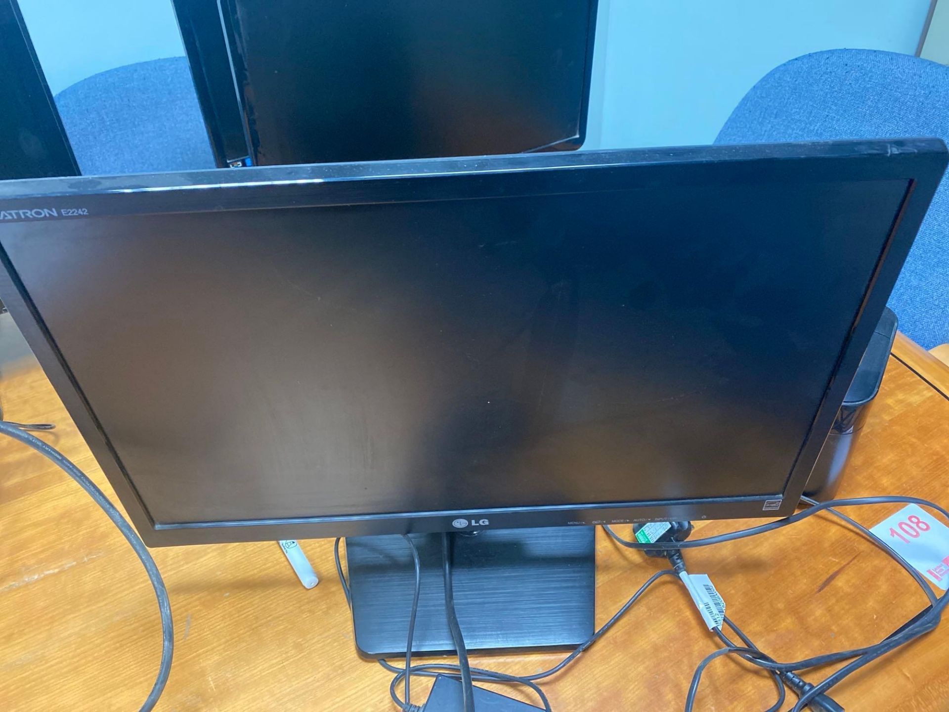2 Acer, 2 LG and 1 AOC LCD monitors - Image 4 of 5
