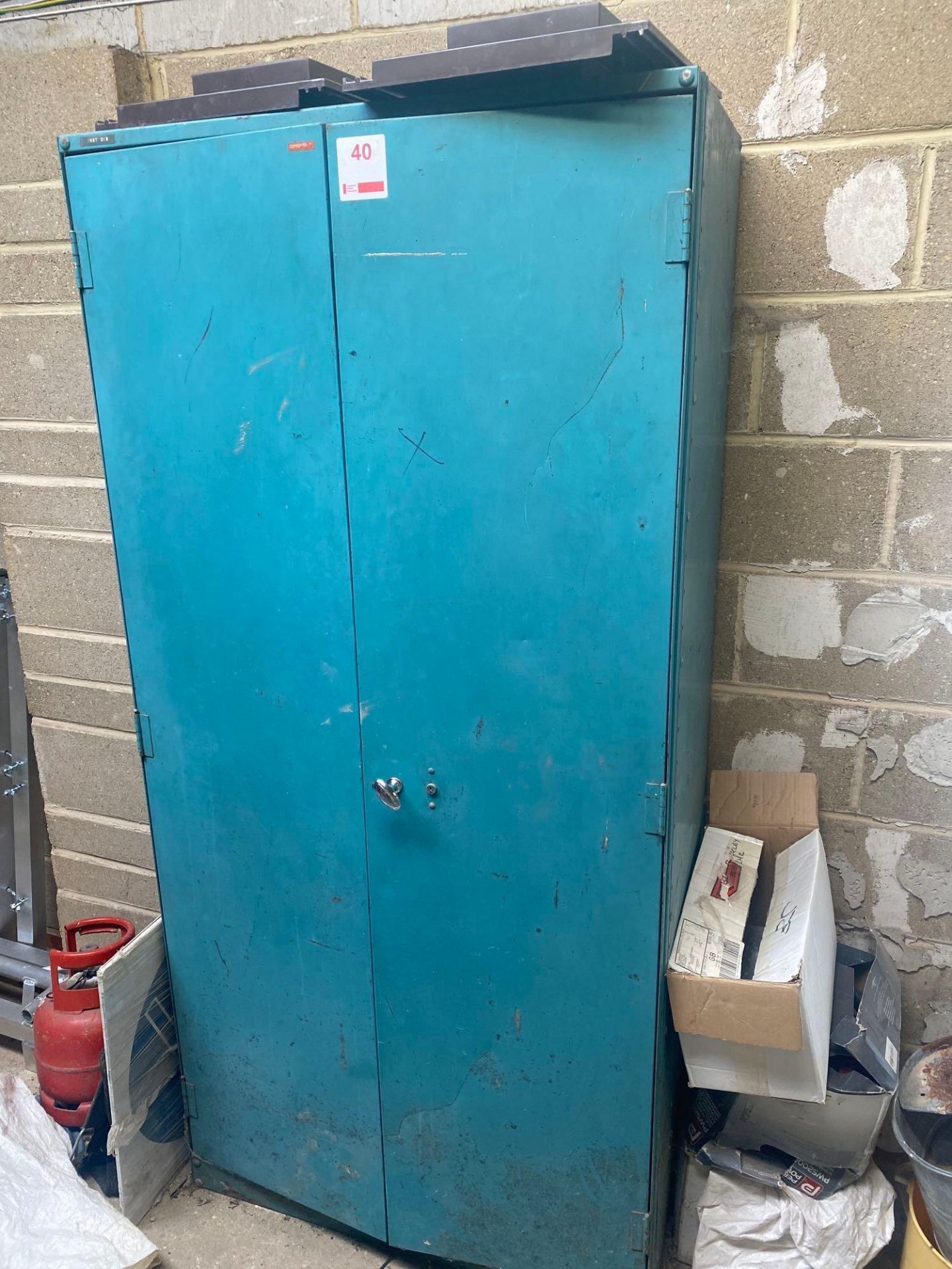 3 Metal double door cabinets and contents to include various barbwire, large diamond tipped hole - Image 2 of 8