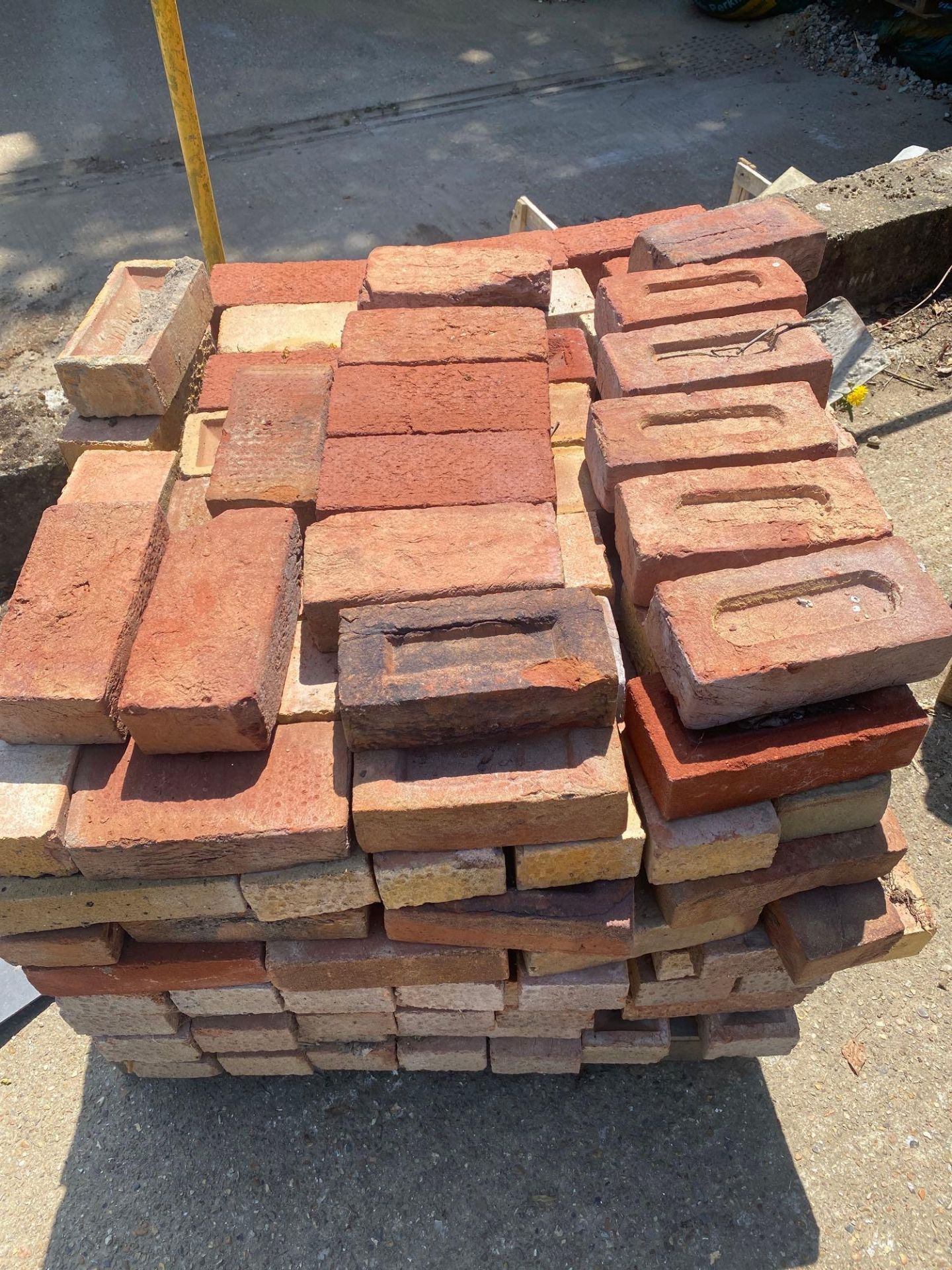 4 pallets comprising various paving bricks and house bricks as lotted - Image 4 of 6