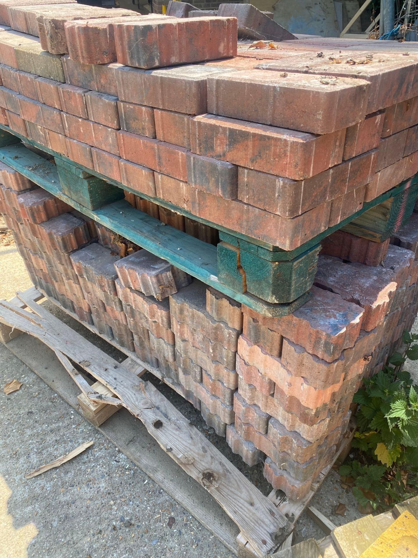 4 pallets comprising various paving bricks and house bricks as lotted - Image 5 of 6